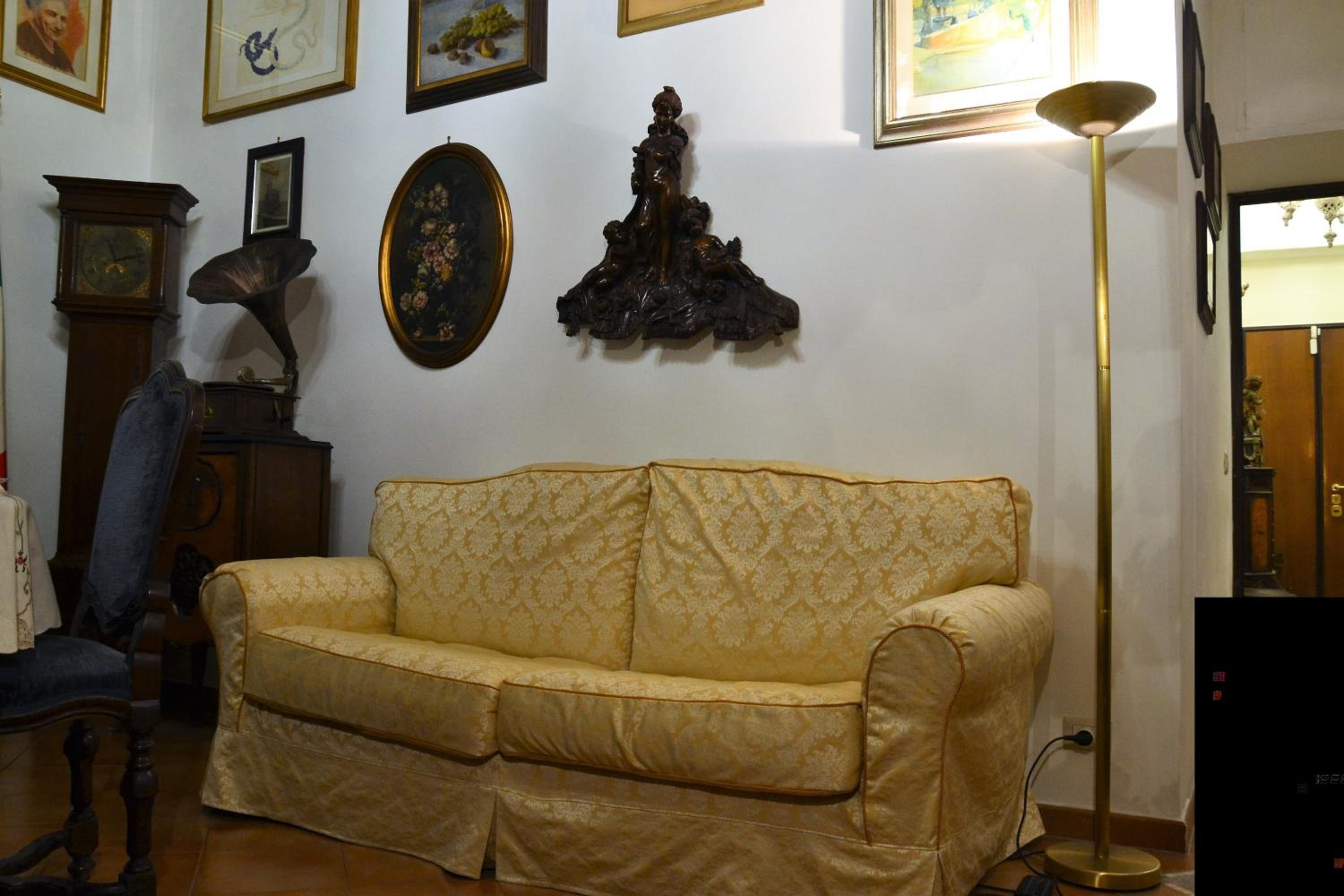 Two Connecting Rooms photo 3