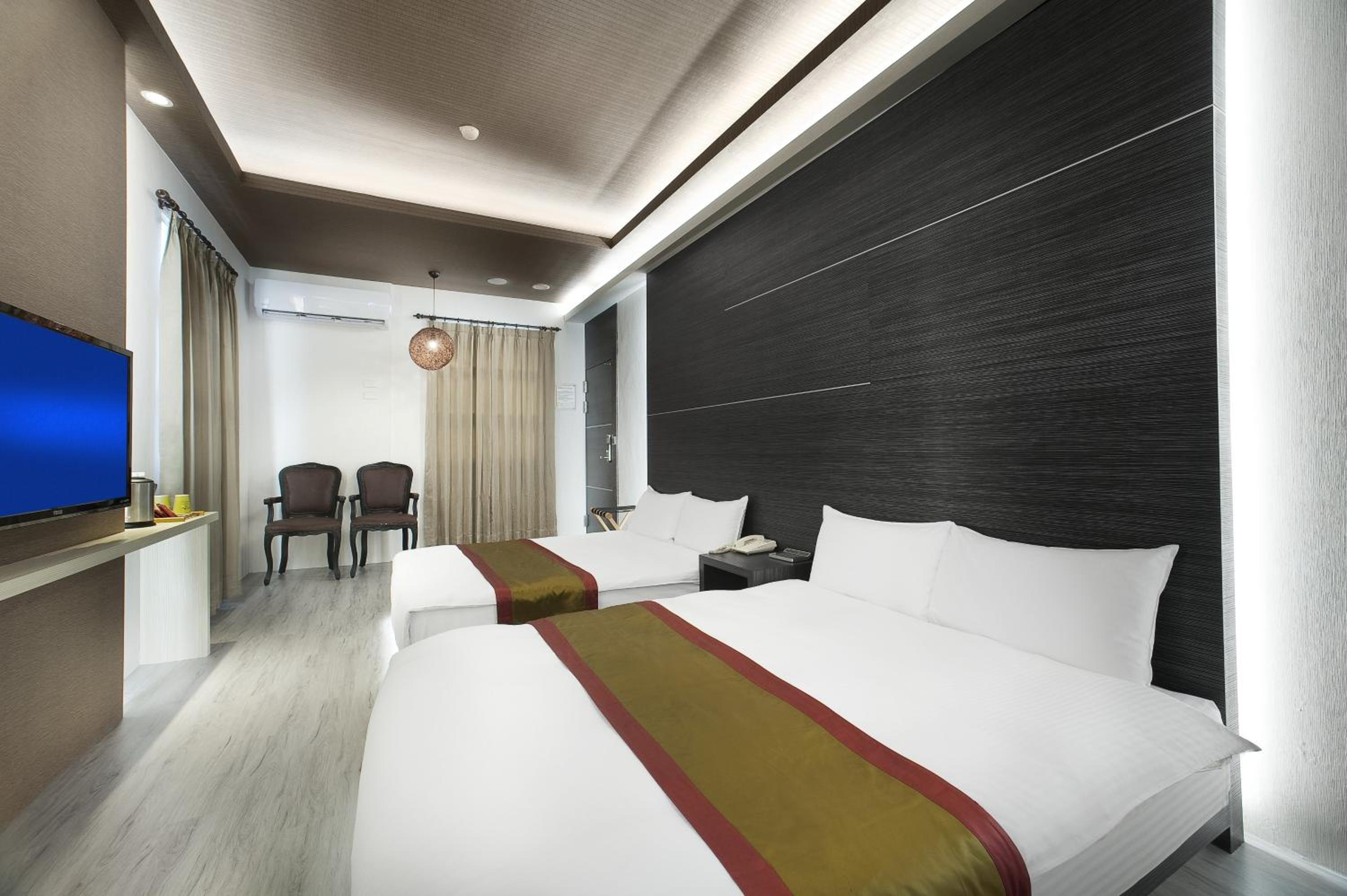 Superior Deluxe Double or Twin Room  photo 3