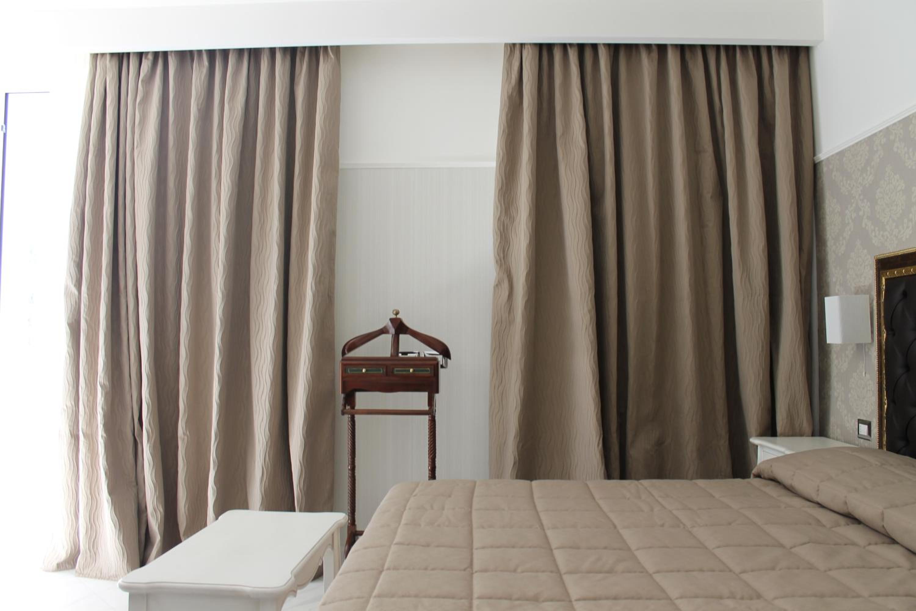 Double or Twin Room - Photo 6