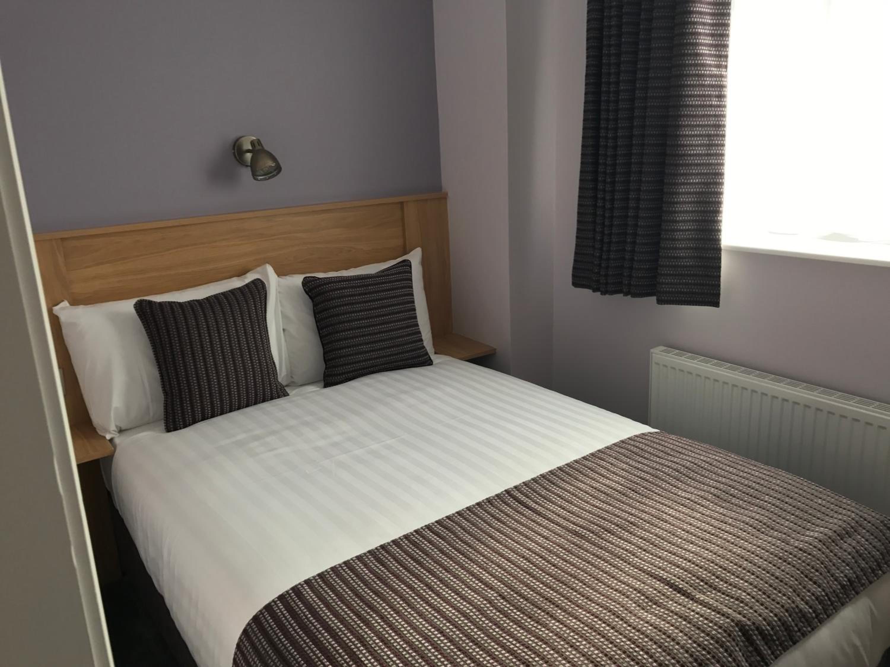 Single Room with Private Bathroom photo 3