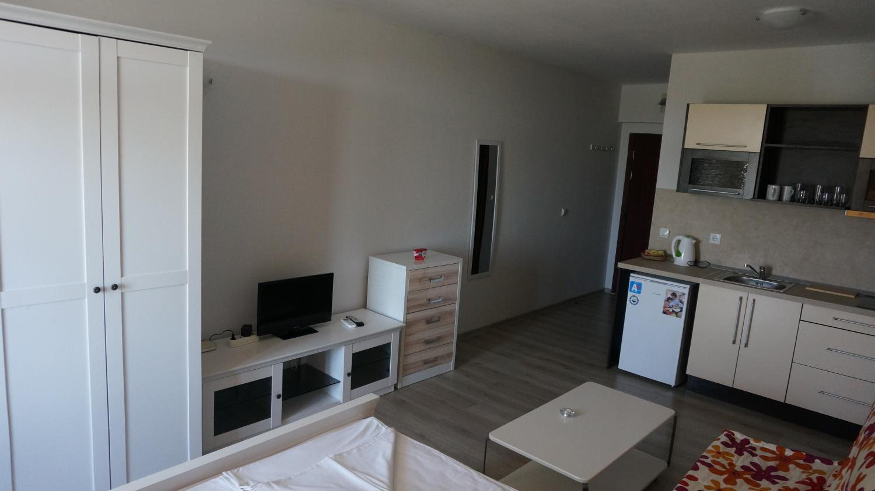 Studio Apartment photo 2