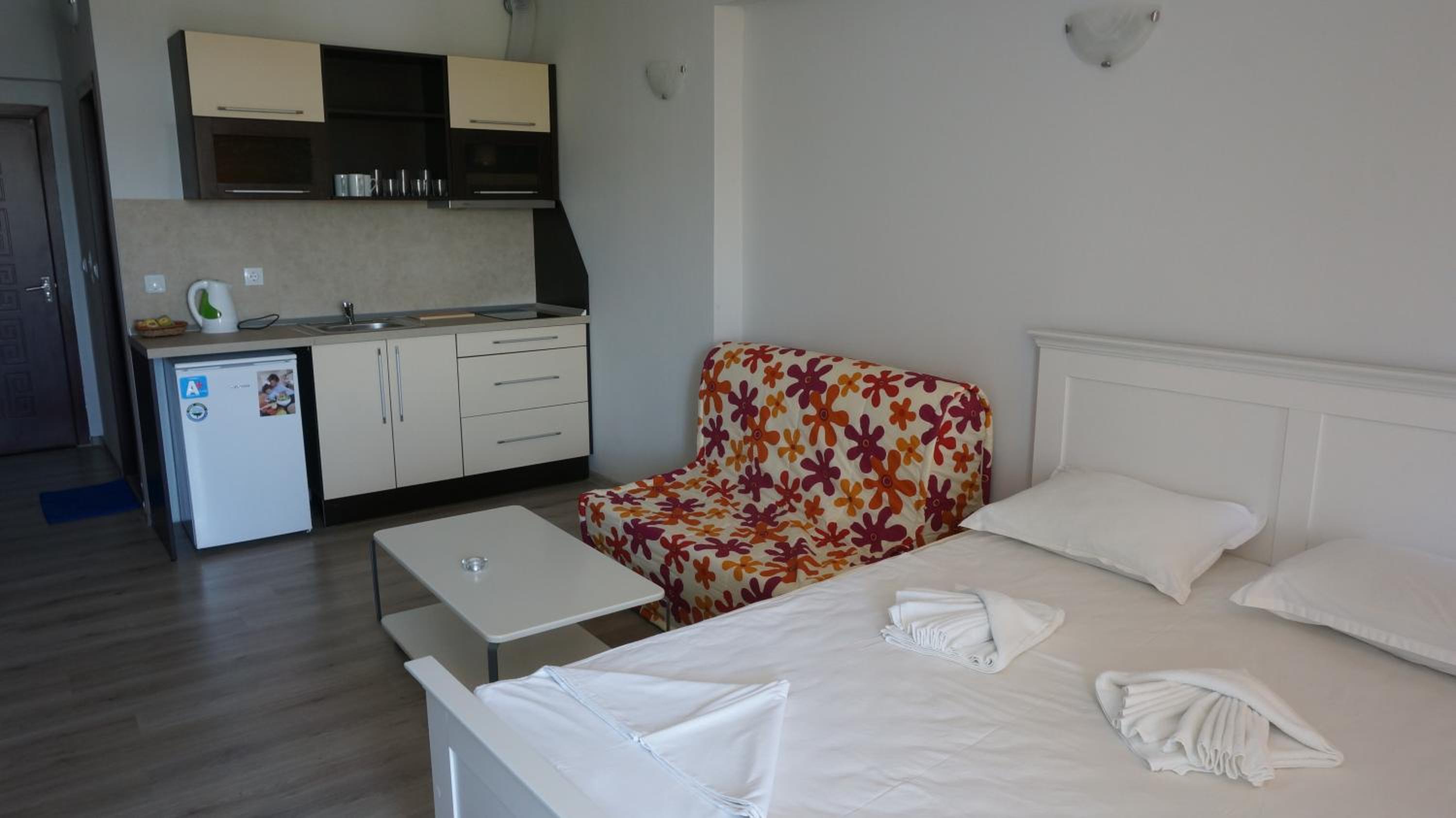 Studio Apartment photo 2