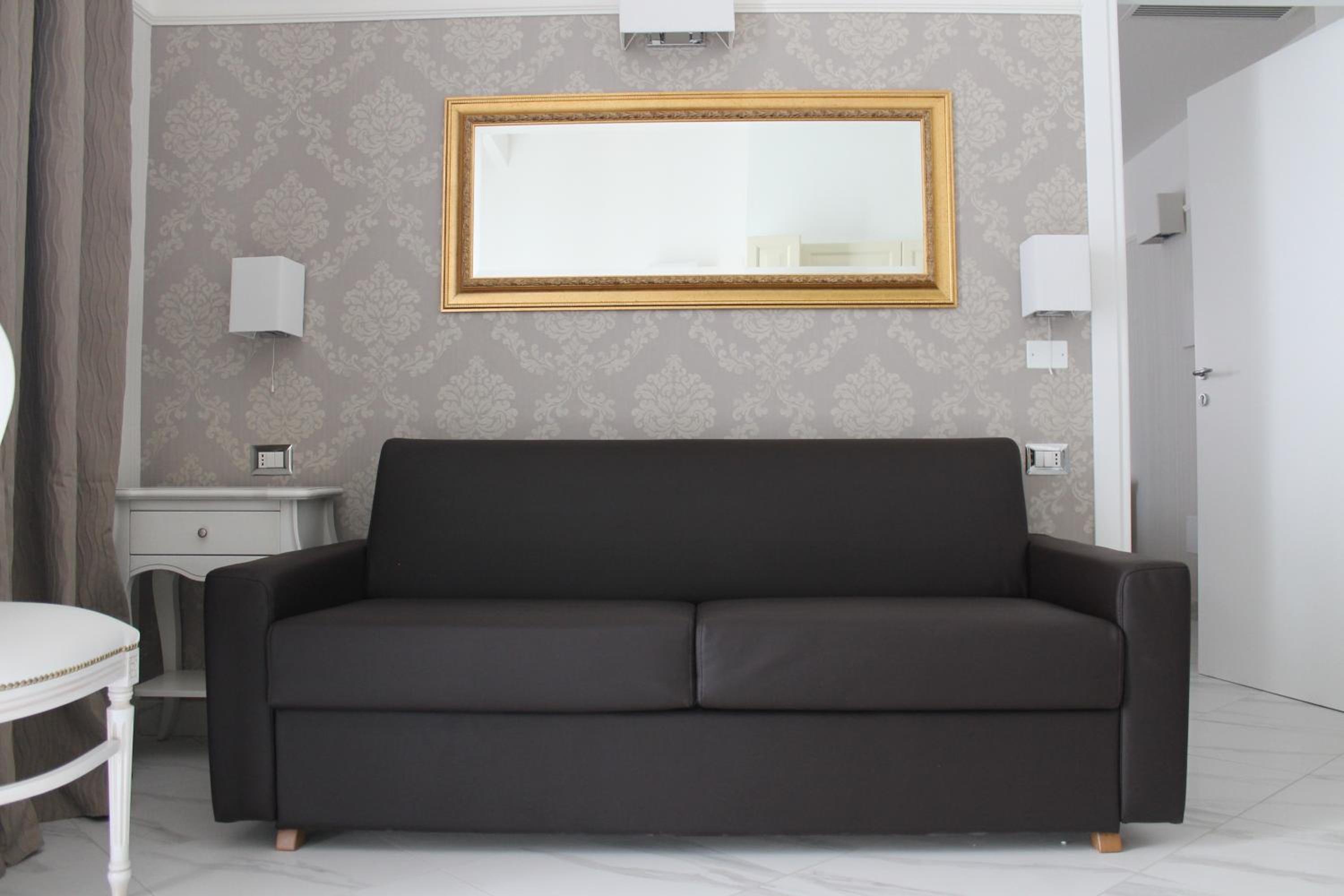 One-Bedroom Apartment - Photo 5