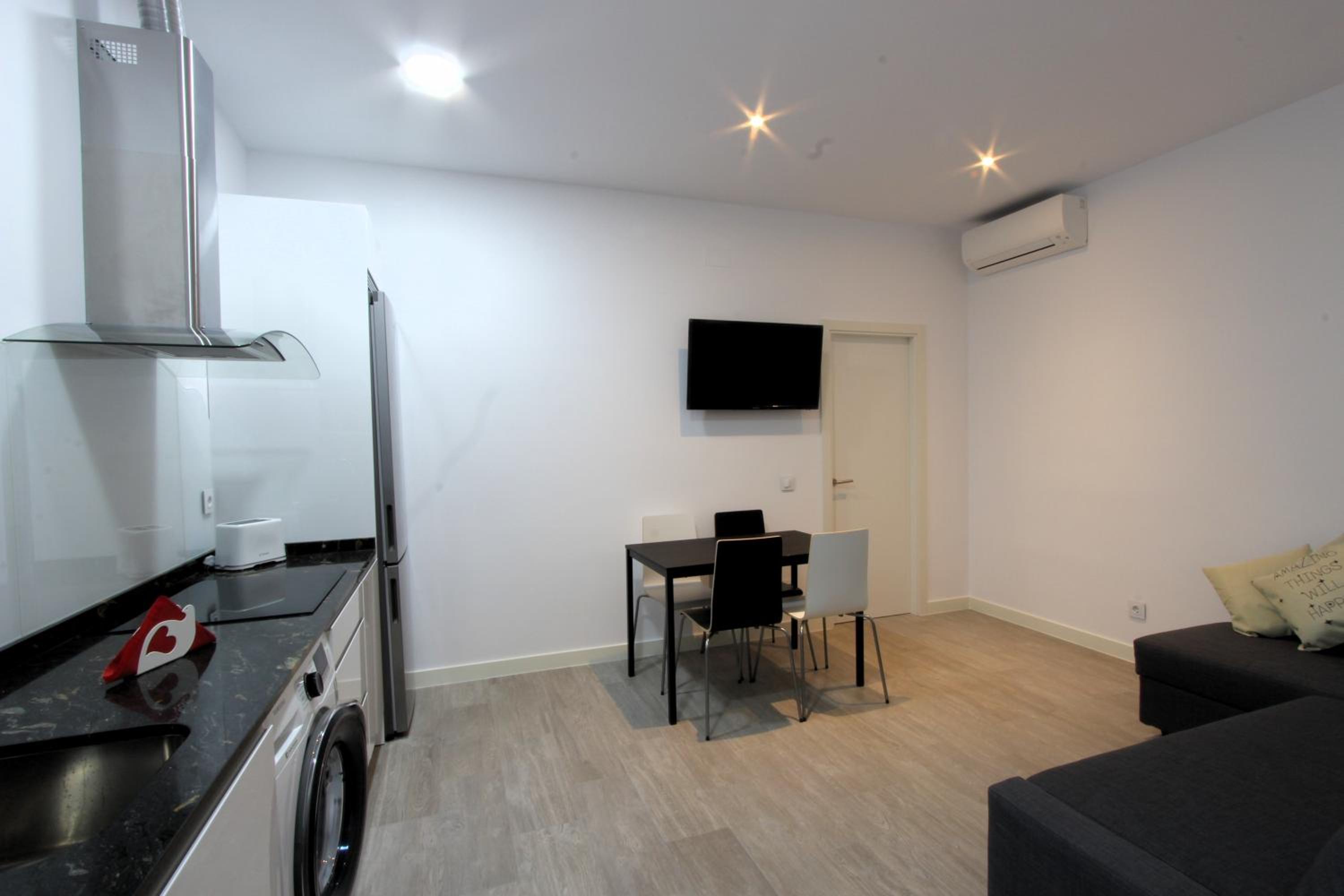 Apartment photo 2