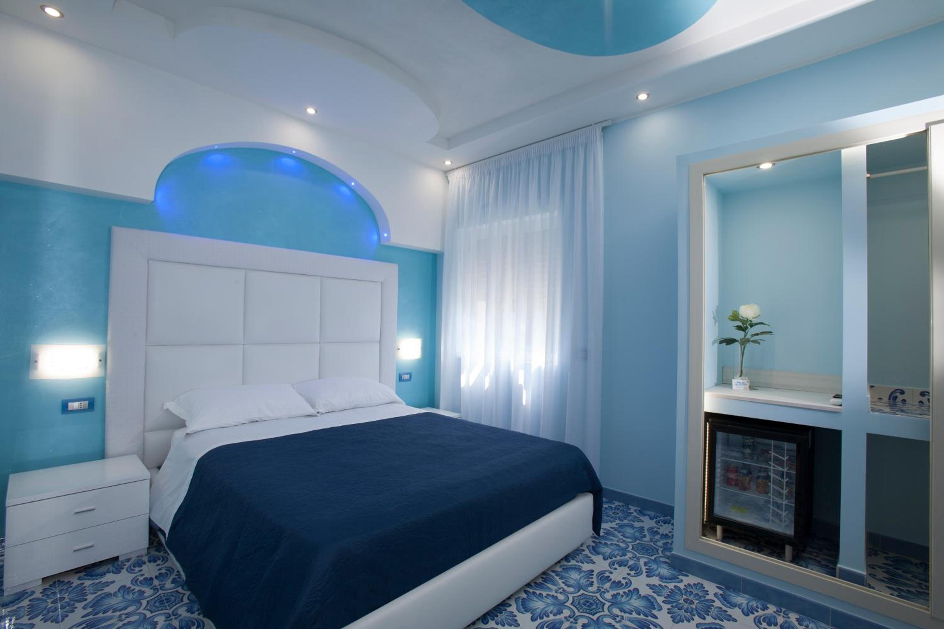 Deluxe Room (2 Adults + 1 Child) - Photo 7