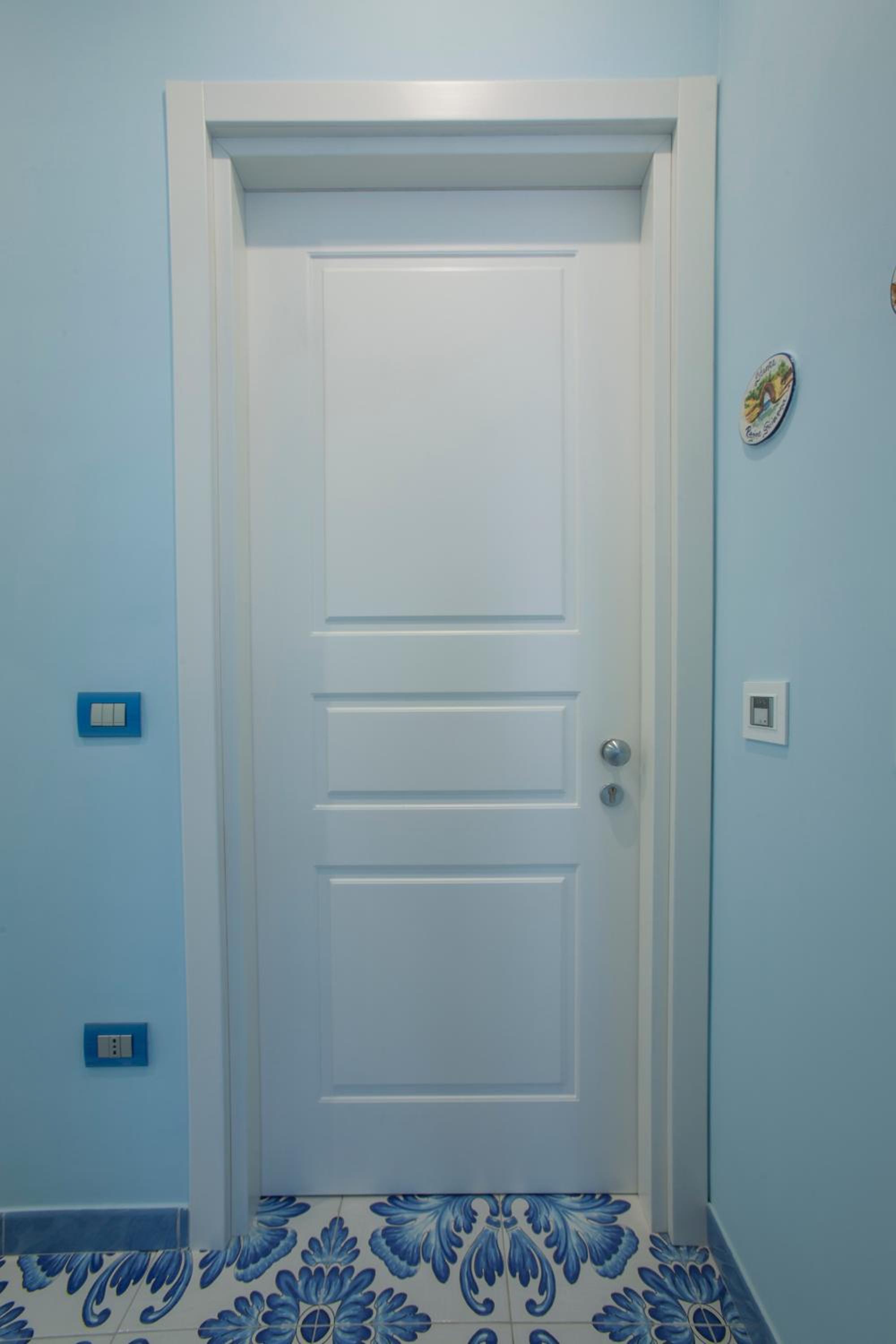 Deluxe Room (2 Adults + 1 Child) - Photo 8