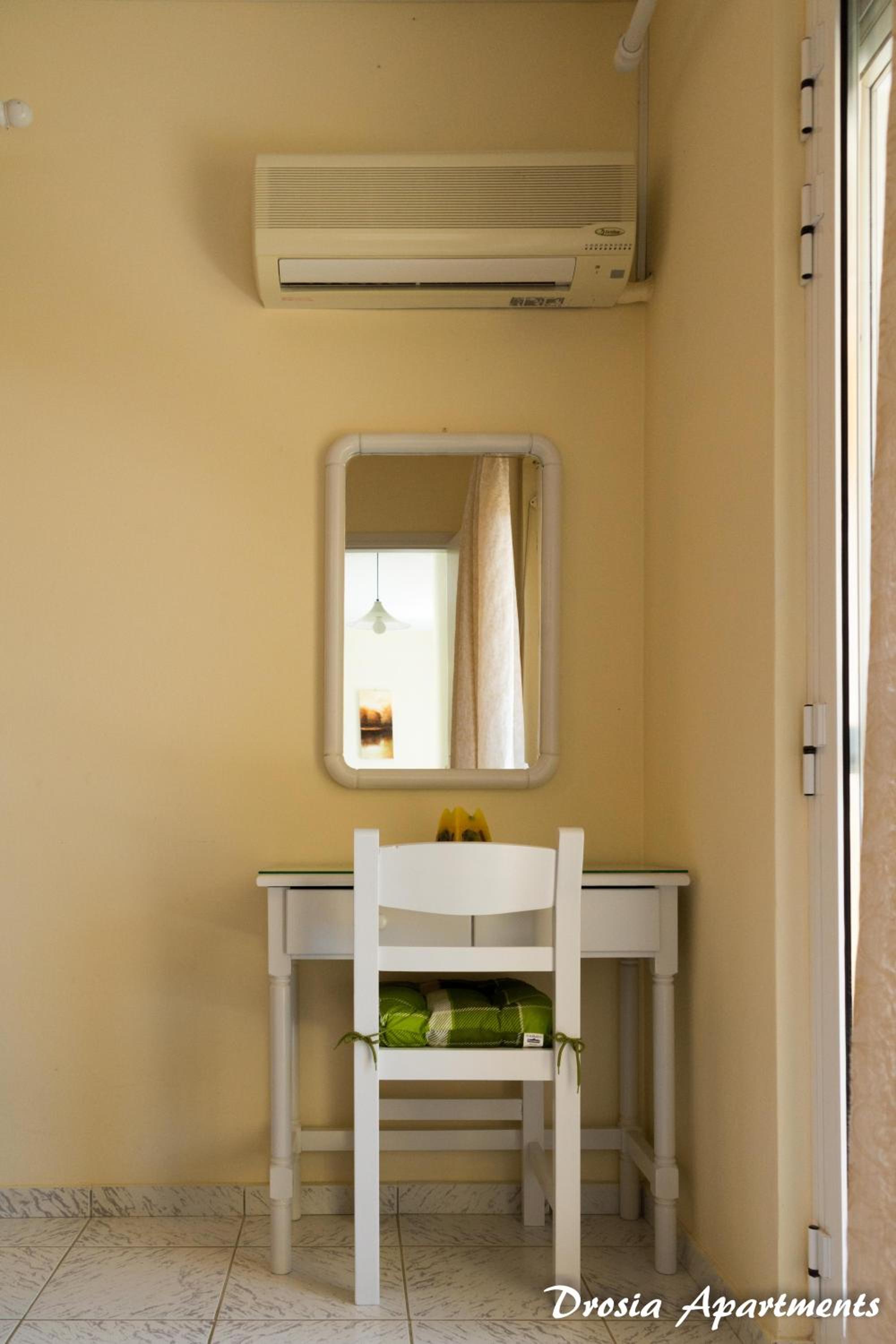 One-Bedroom Apartment with Balcony and Sea View photo 2