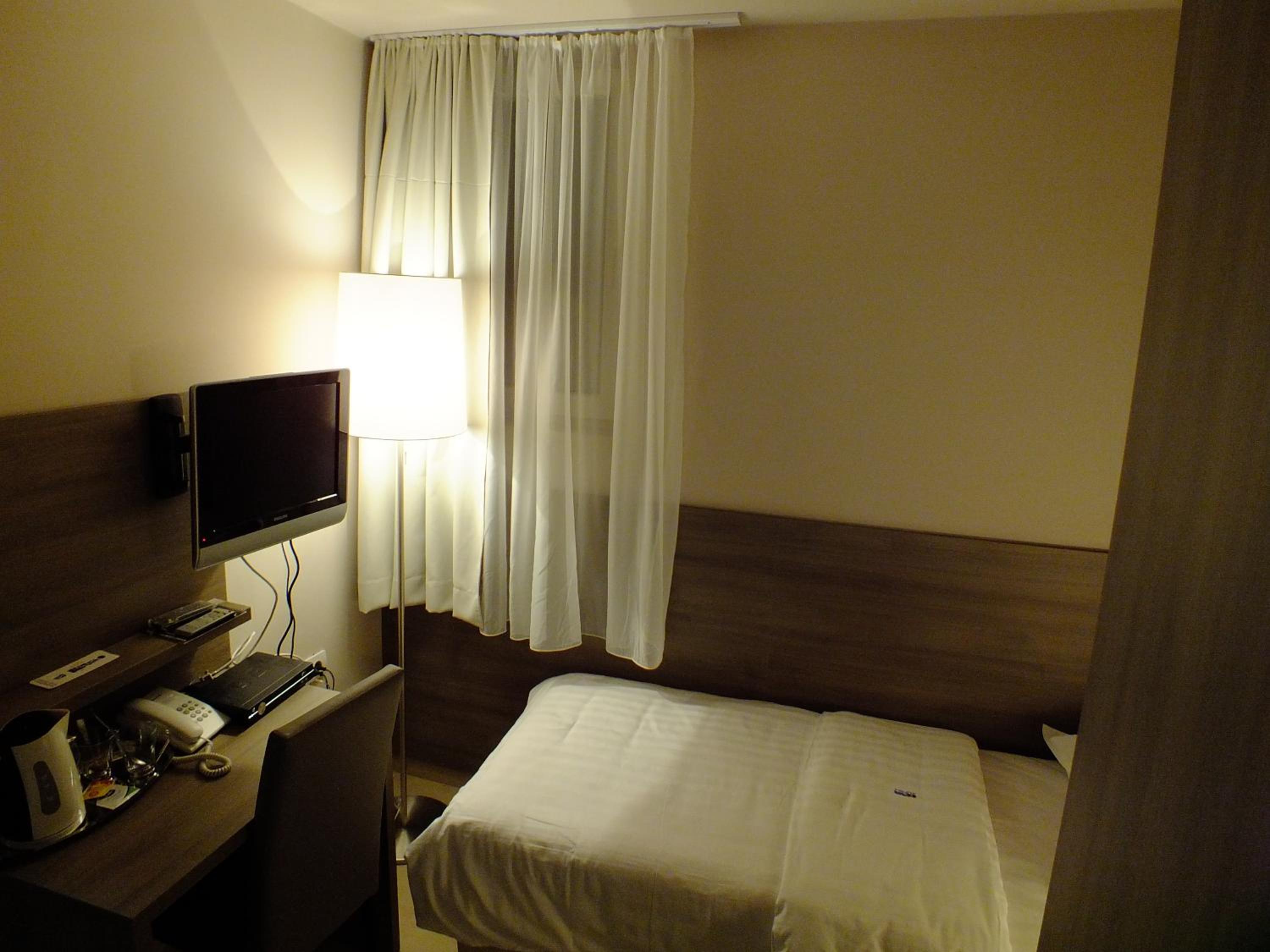 Economy Twin Room - Photo 6