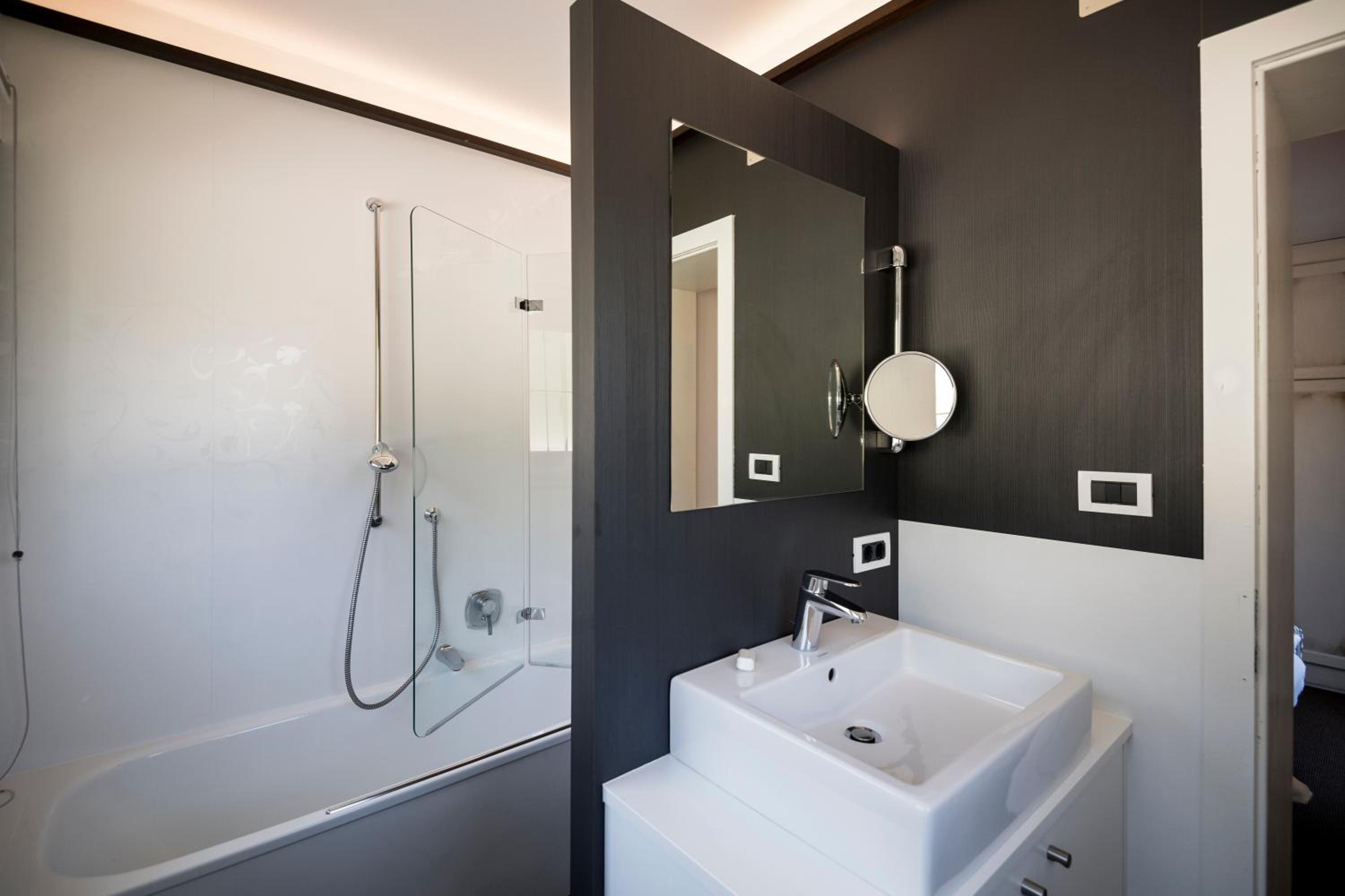 Double or Twin Room photo 2