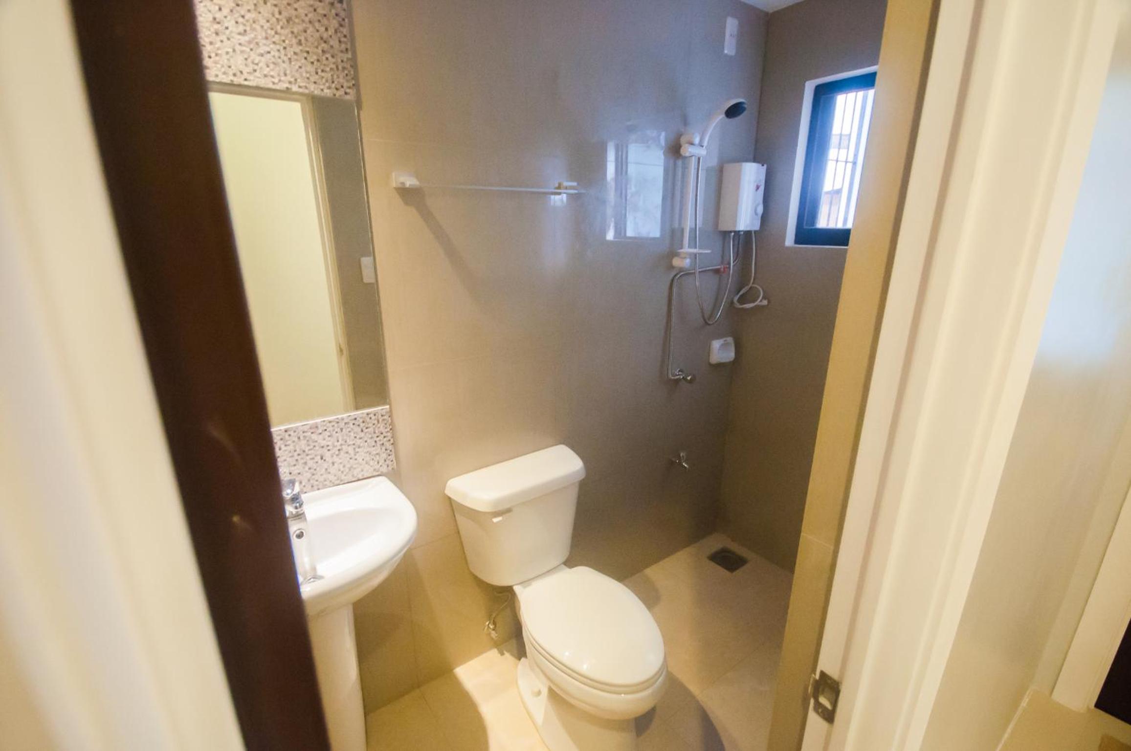 One-Bedroom Apartment - Photo 4