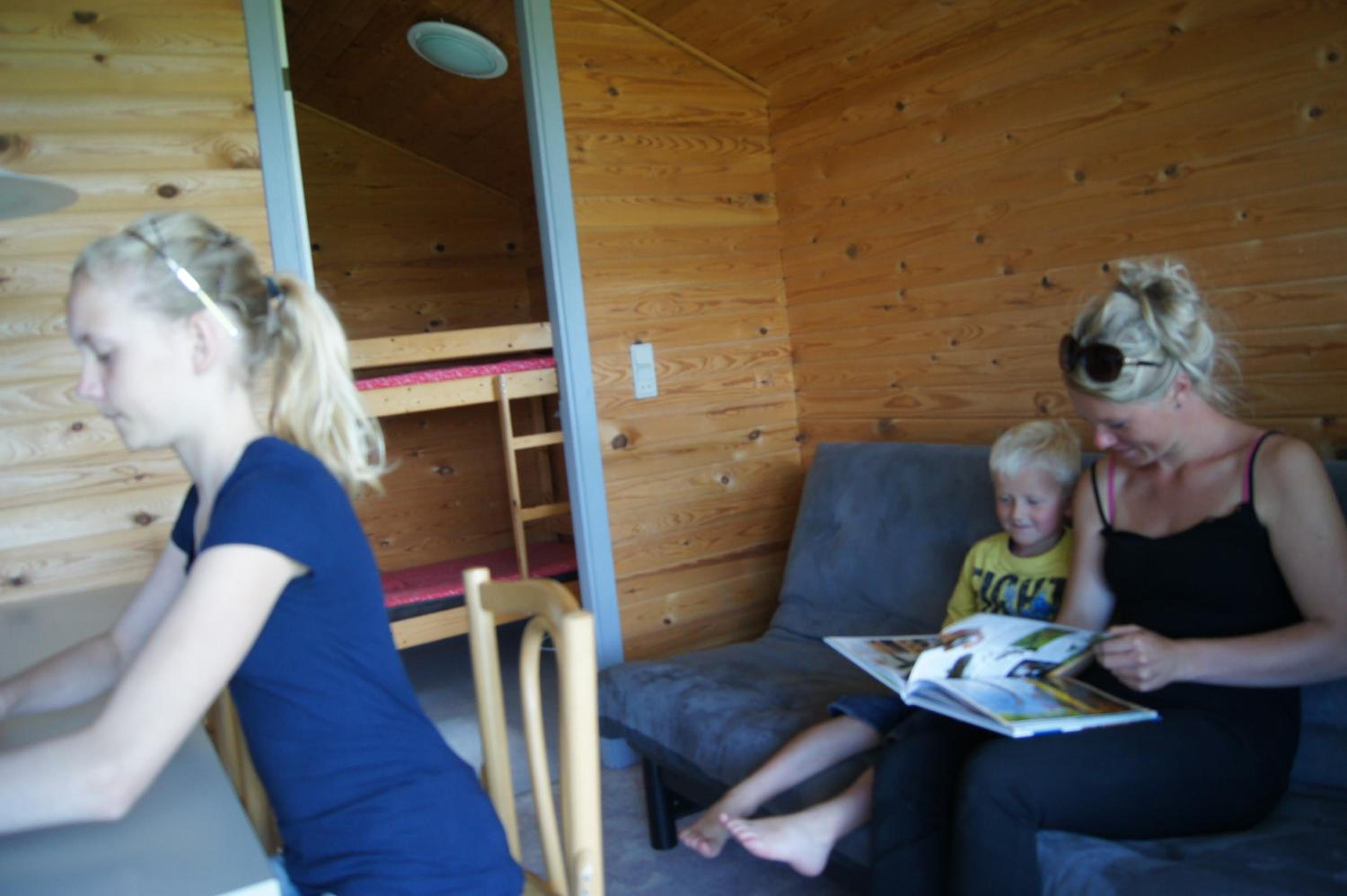 Cottage with Shared Bathroom thumbnail 5