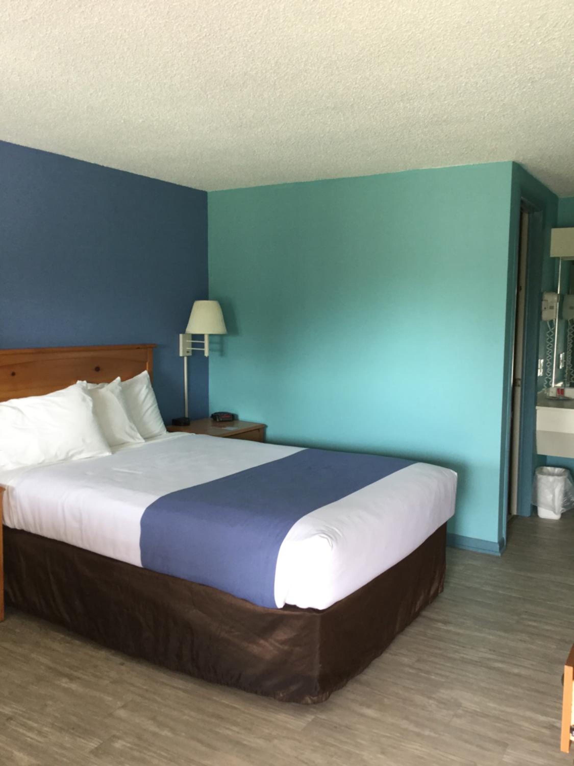 Standard Double Room - Non-Smoking - Photo 5