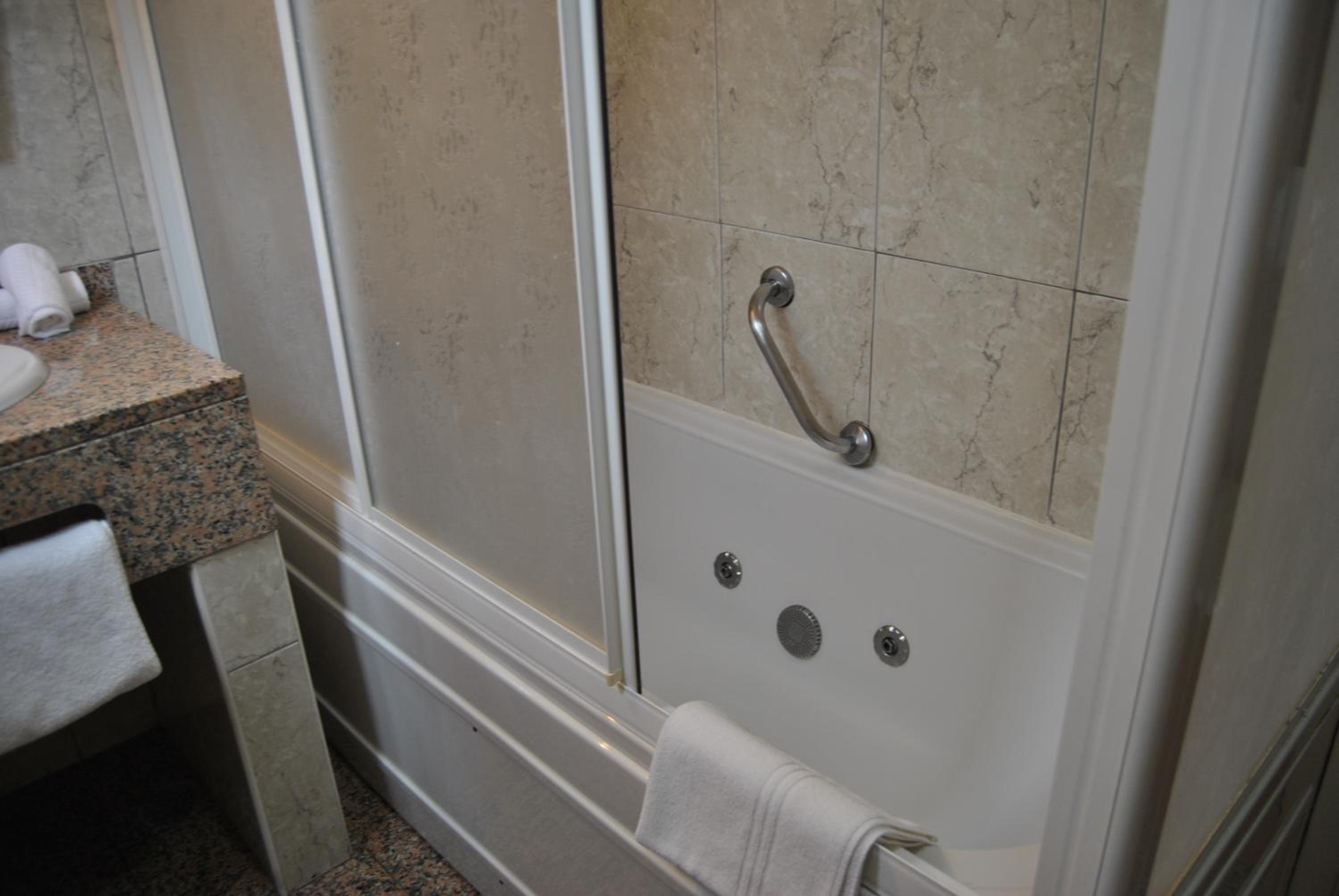 Suite - Photo 5