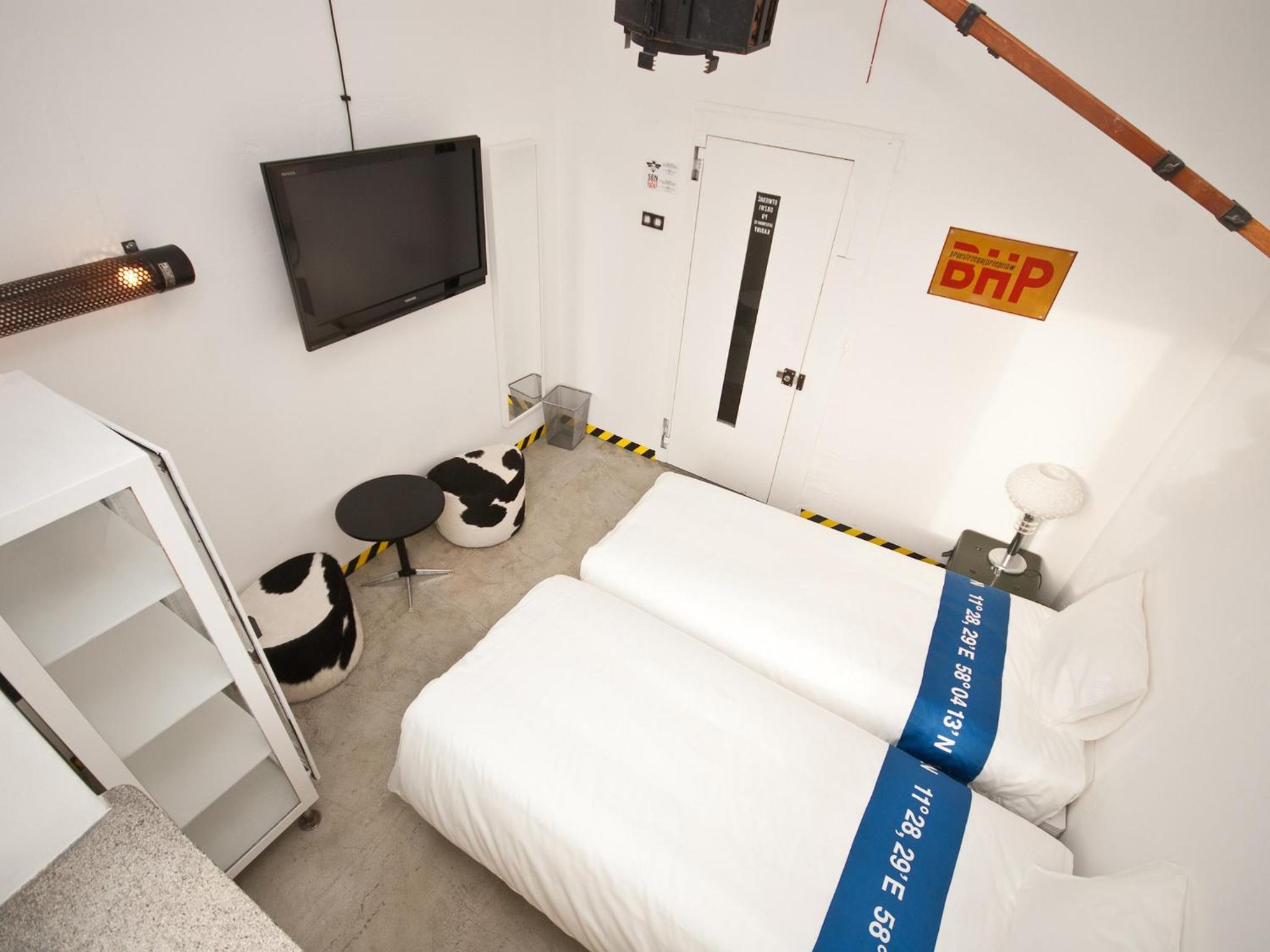 Double or Twin Room with Private External Bathroom - Photo 4