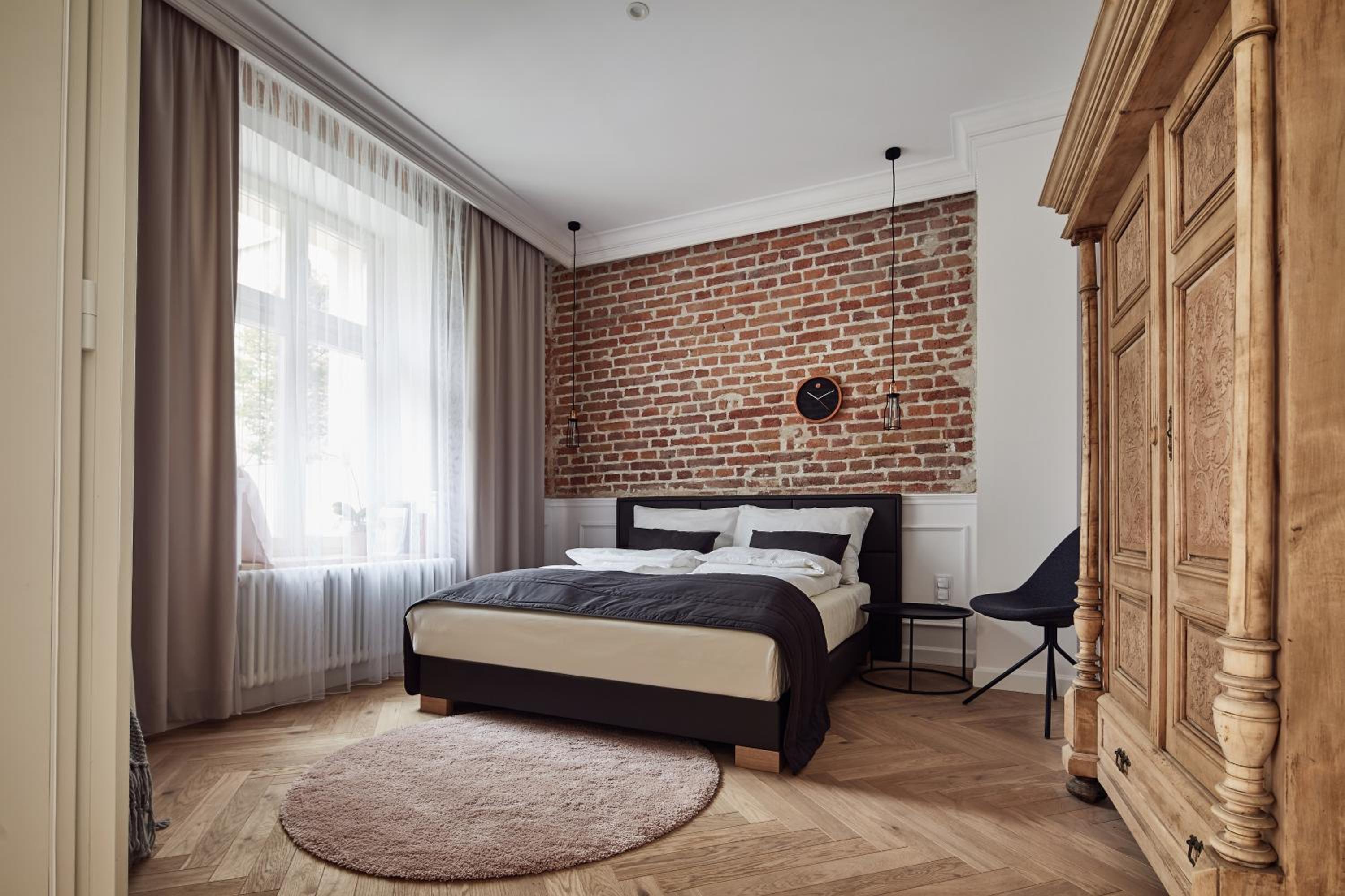 Superior One-Bedroom Apartment