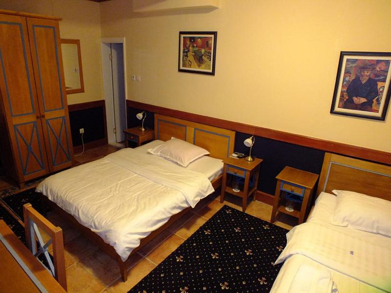 Family Room - Photo 10