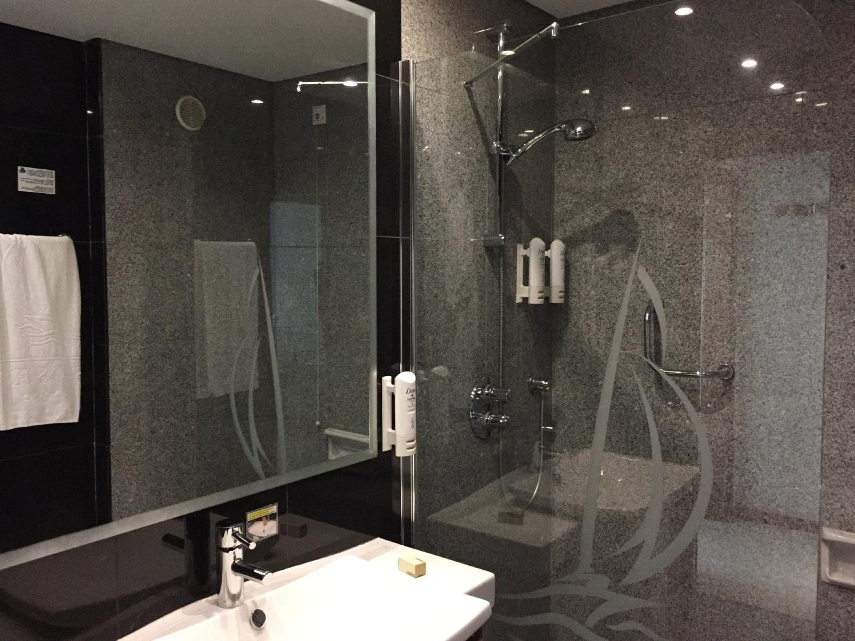 Twin Room with Sea View - Photo 4