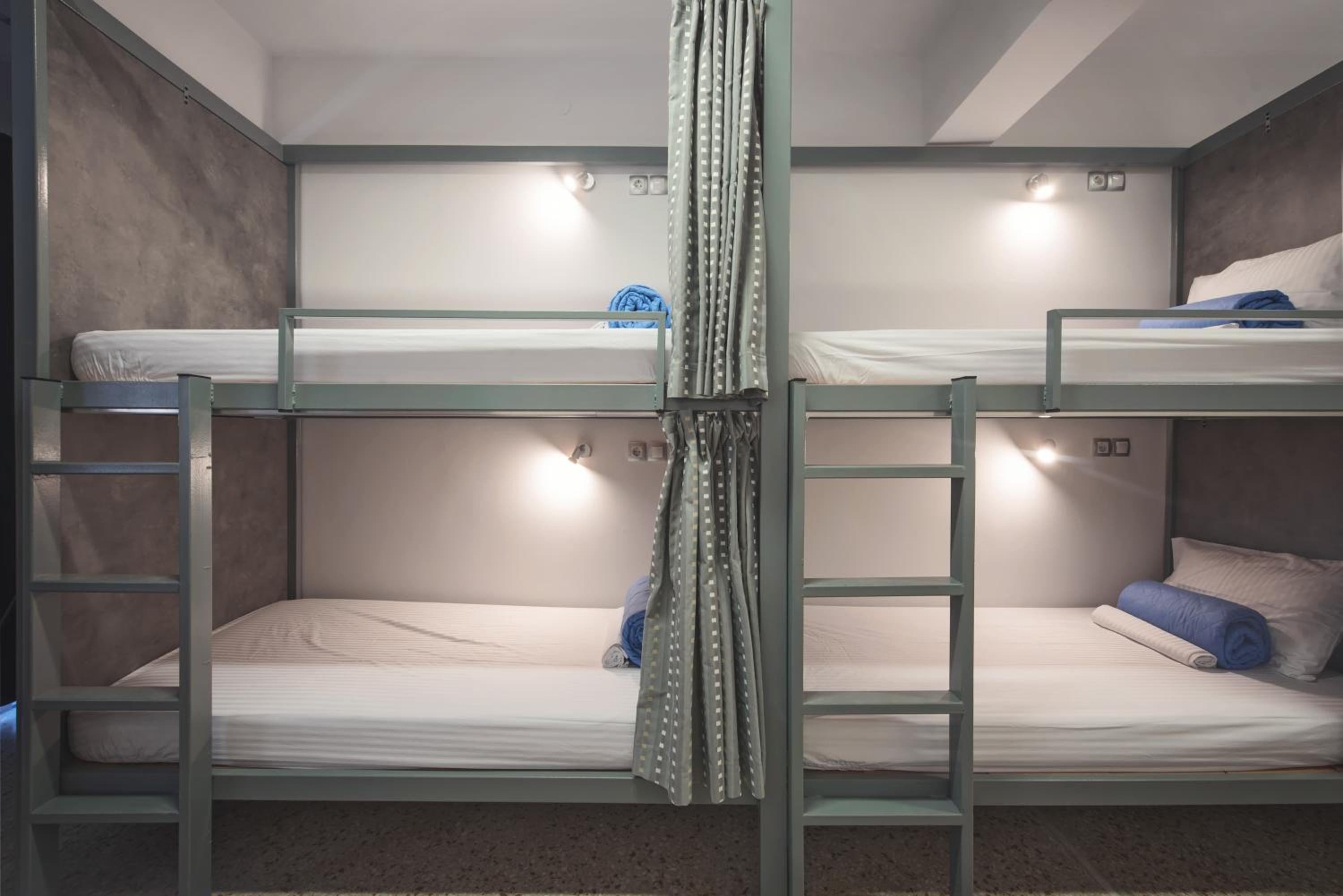 Bed in 6-Bed Mixed Dormitory Room photo 3