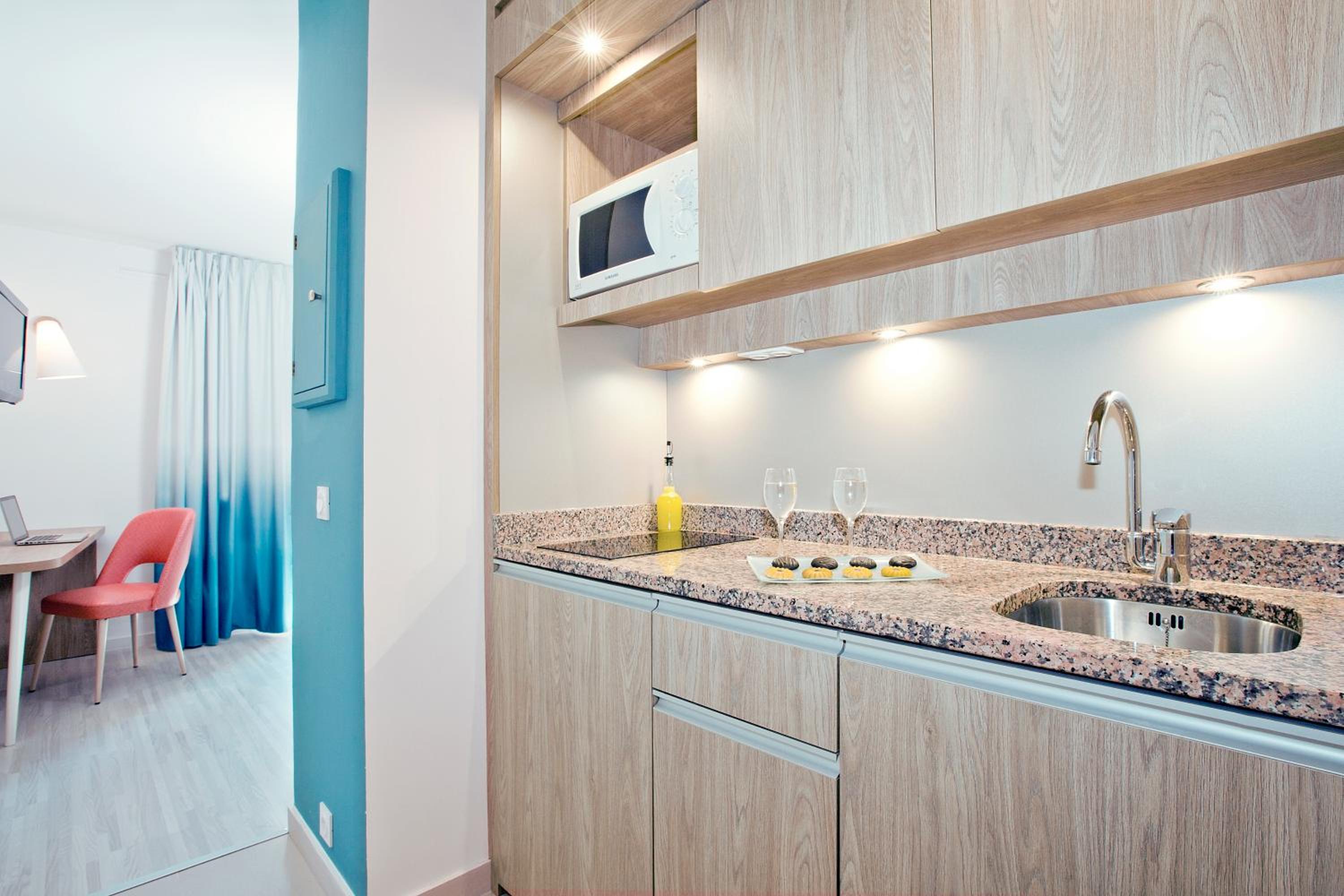 Standard Apartment with Balcony (4 Adults) - Photo 12