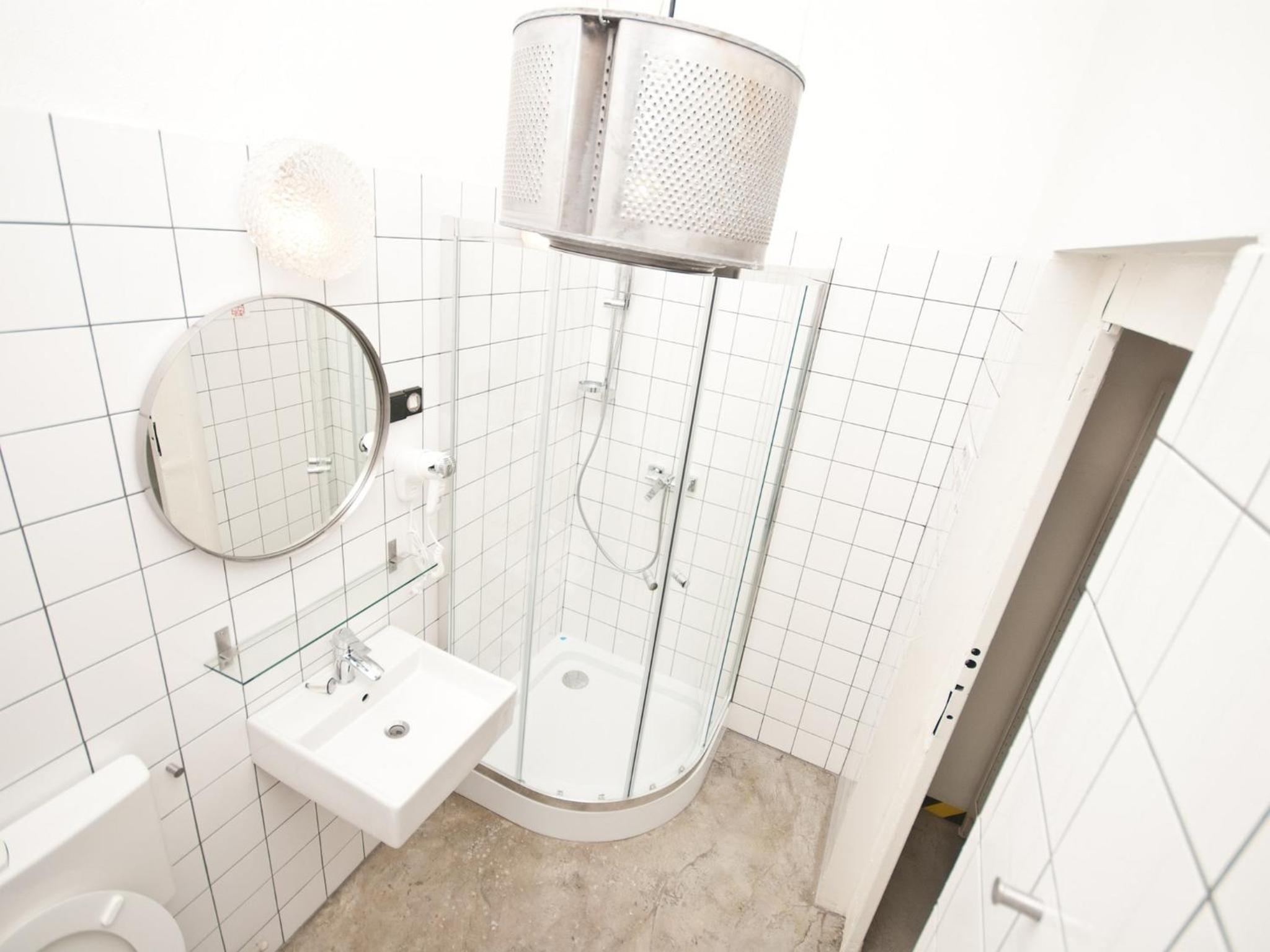 Double or Twin Room with Private External Bathroom - Photo 9