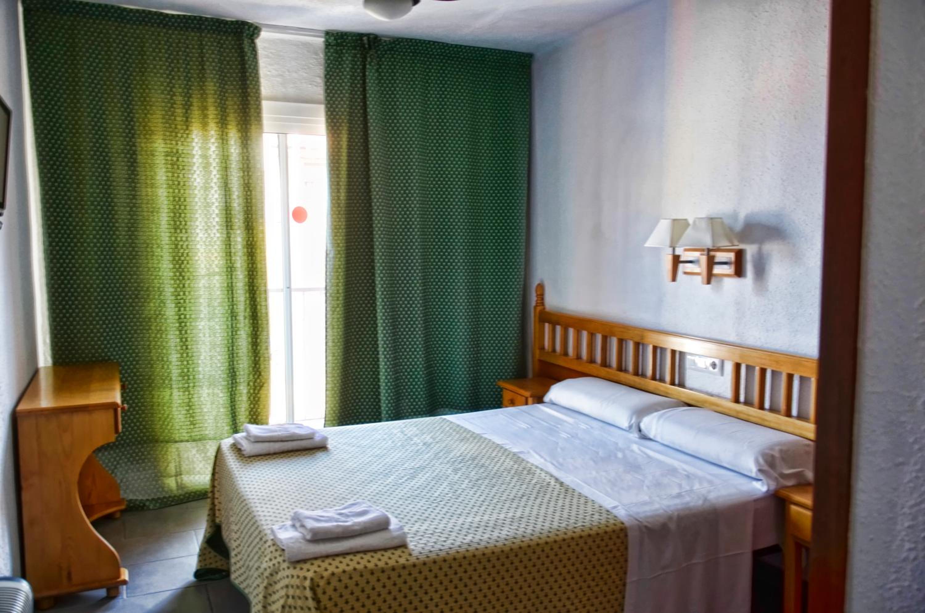 Double Exterior Room - Photo 2