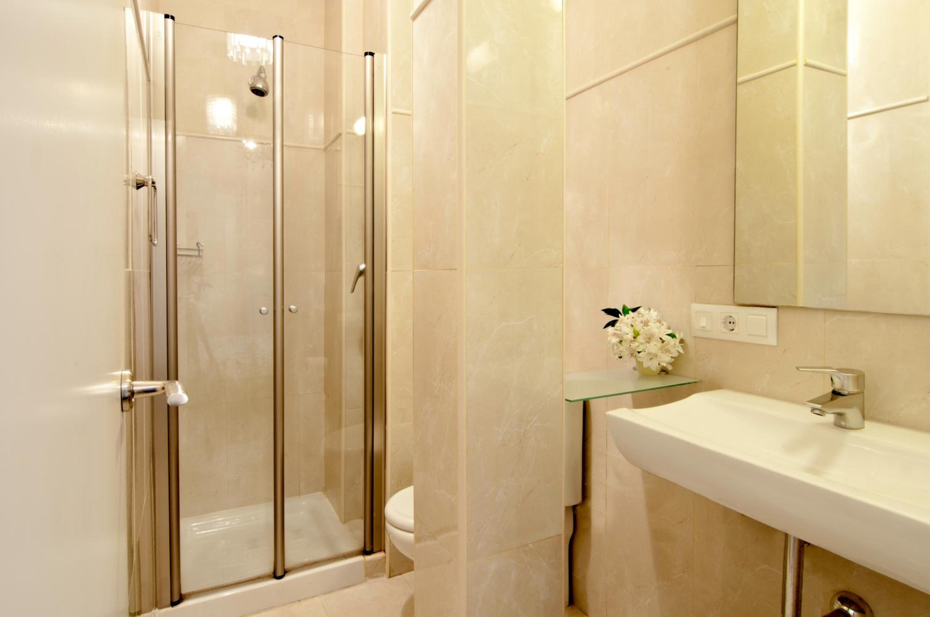 Double Room - Photo 2