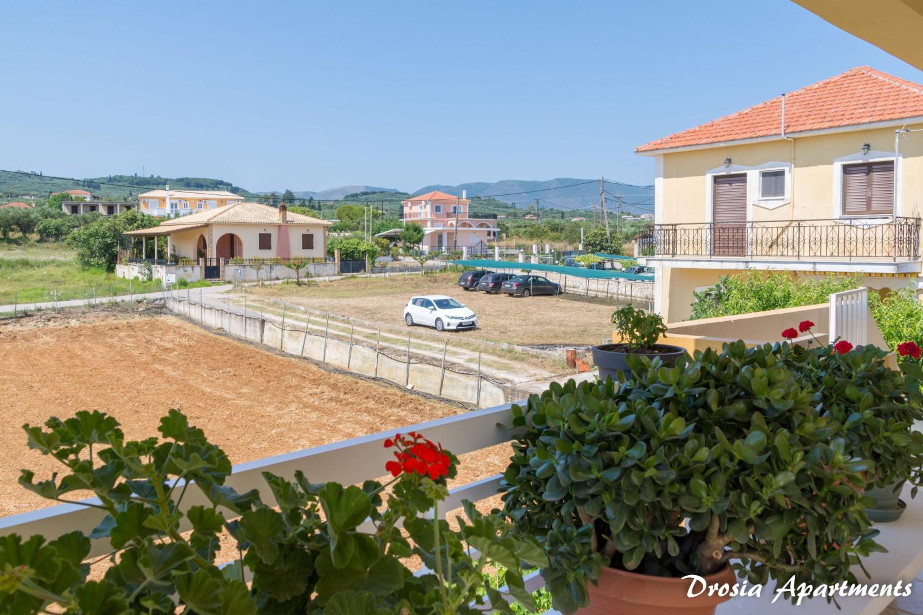 Studio Apartment with Balcony photo 3
