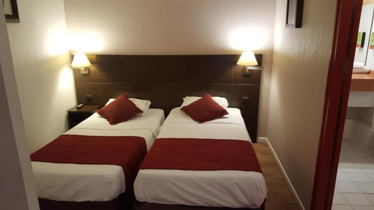 Twin Room - Photo 3
