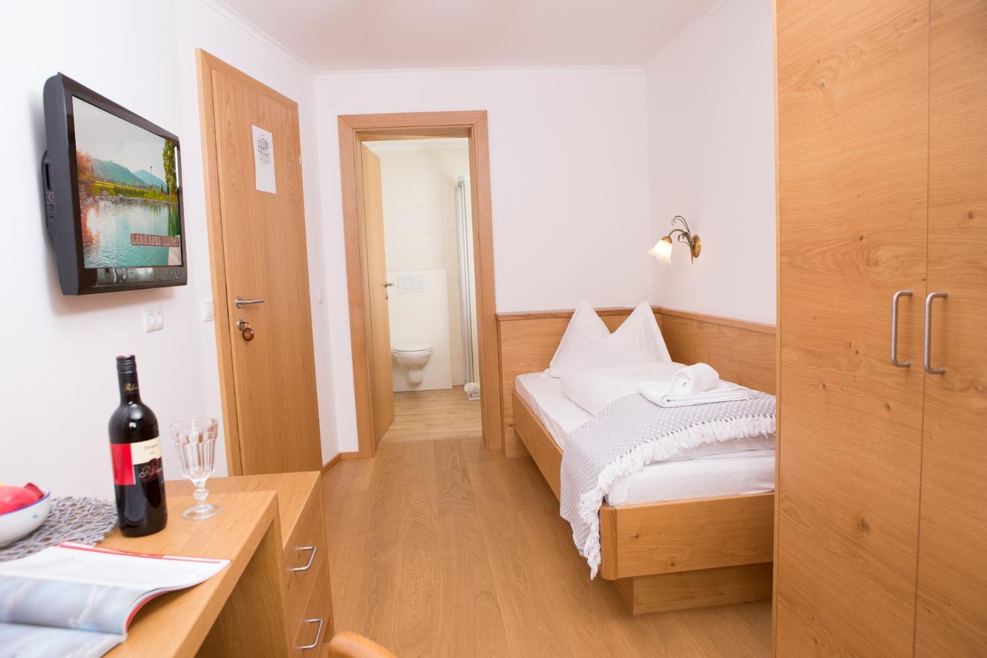 Single Room photo 2