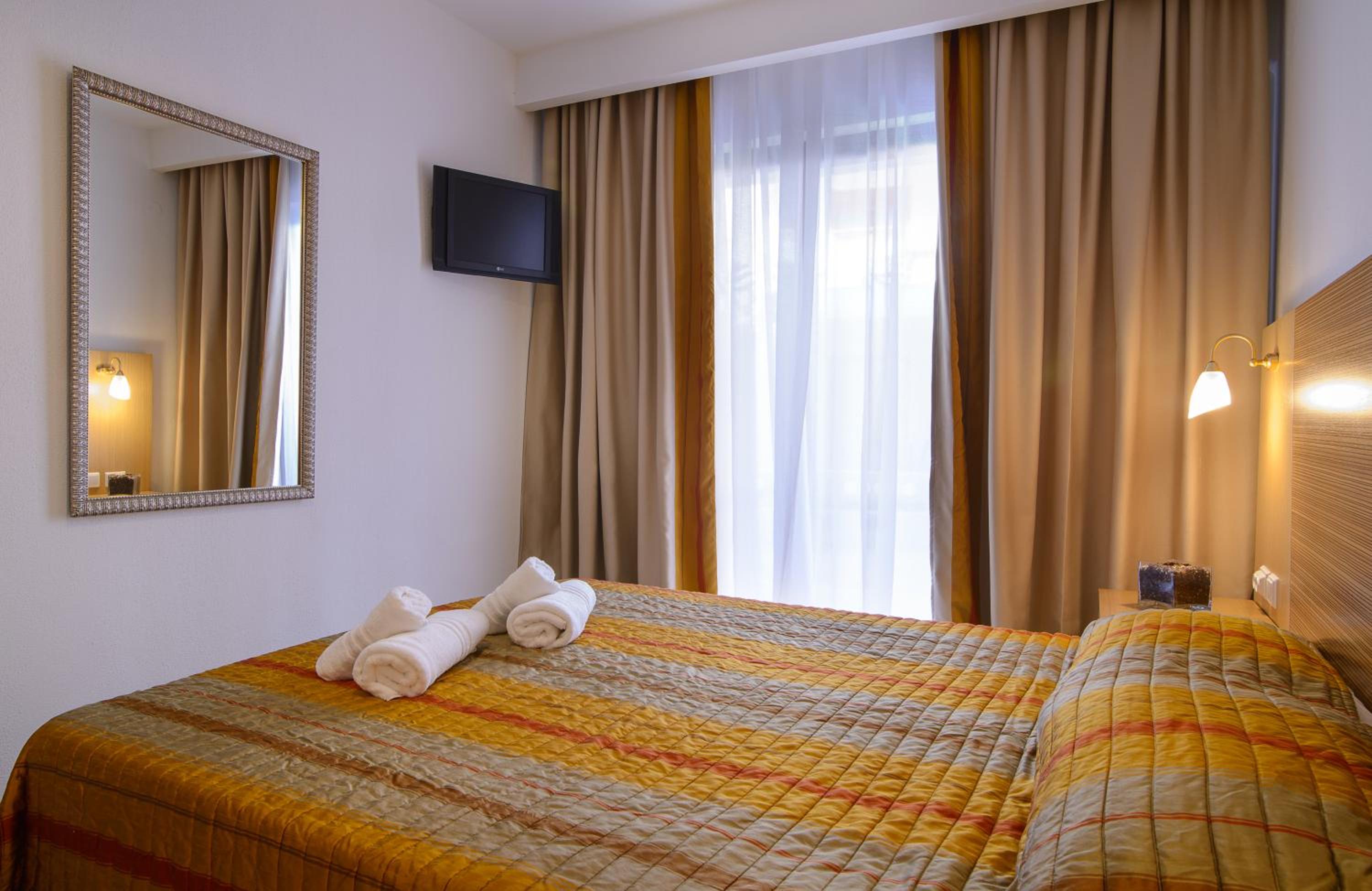 One Bedroom Apartment with Balcony - Photo 11