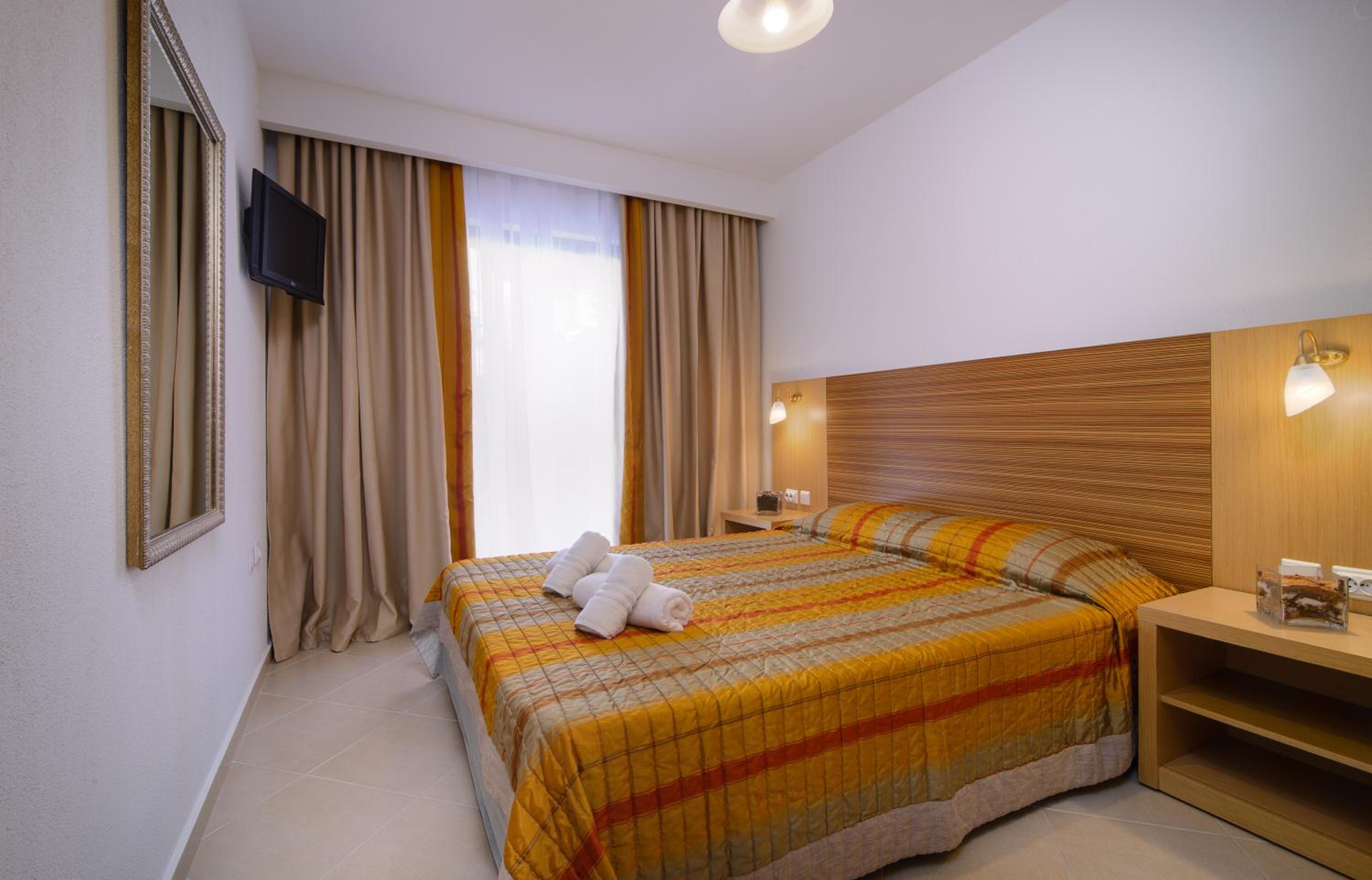 One Bedroom Apartment with Balcony - Photo 10