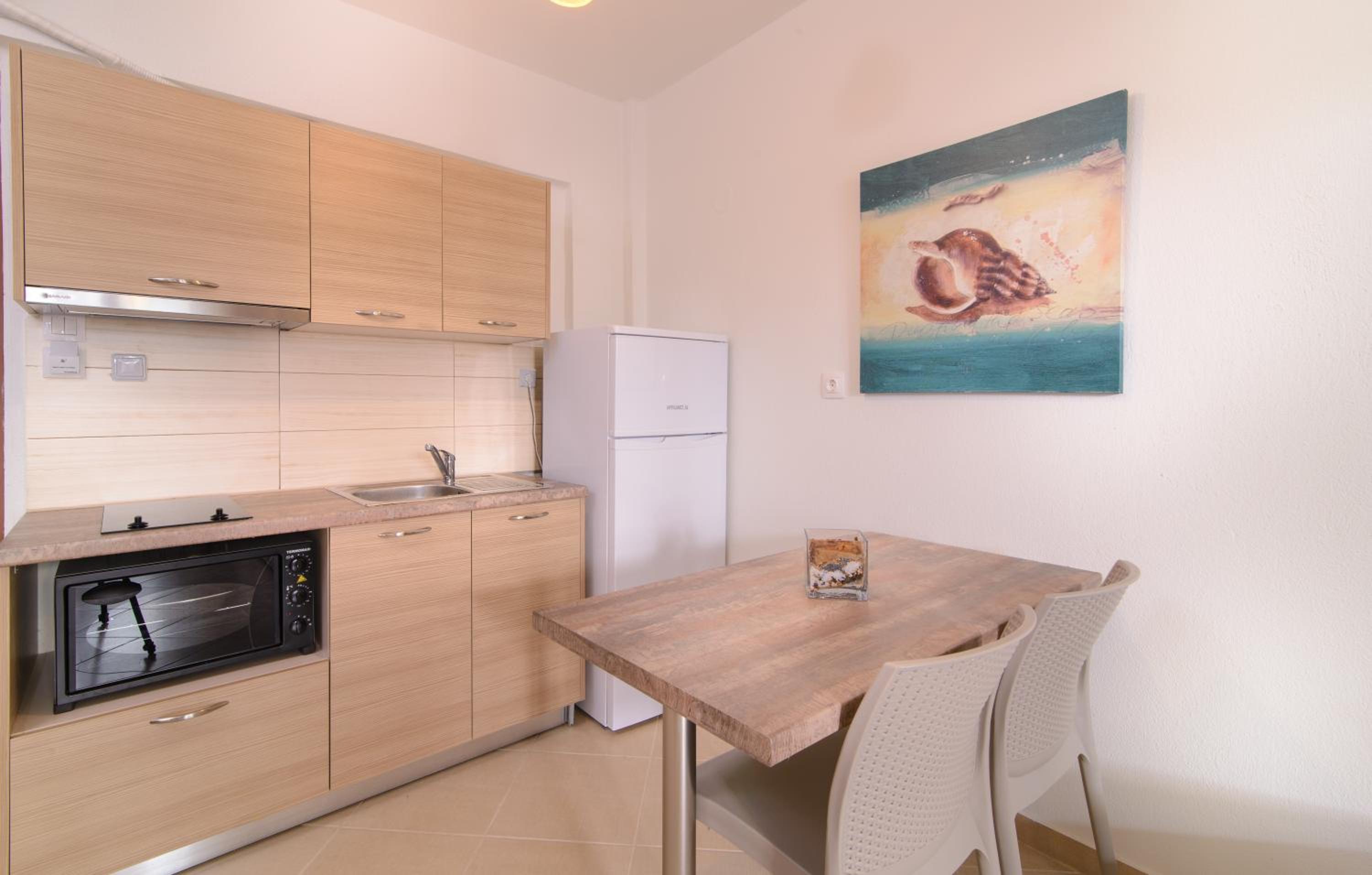 One Bedroom Apartment with Balcony - Photo 8
