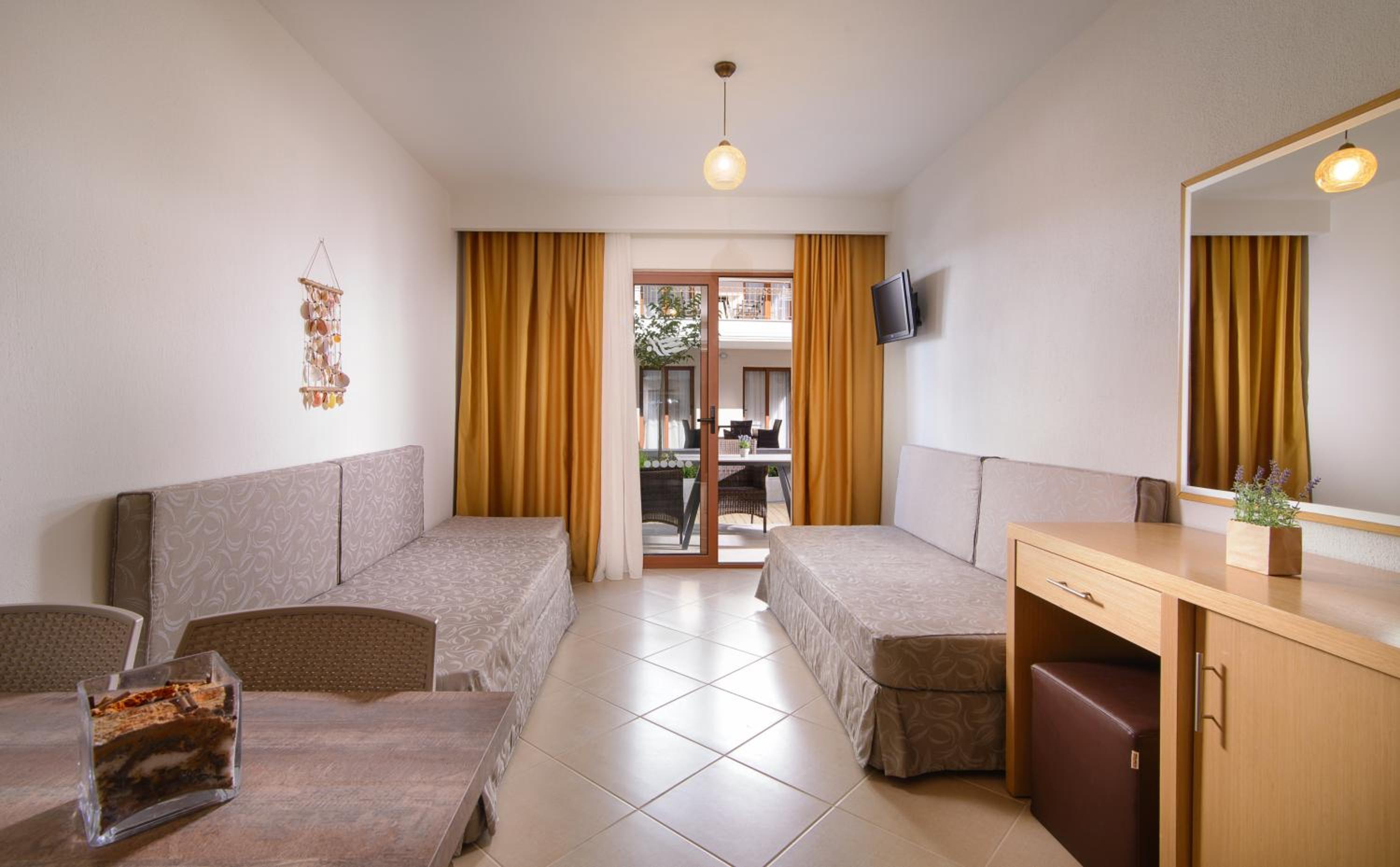 One Bedroom Apartment with Balcony - Photo 5