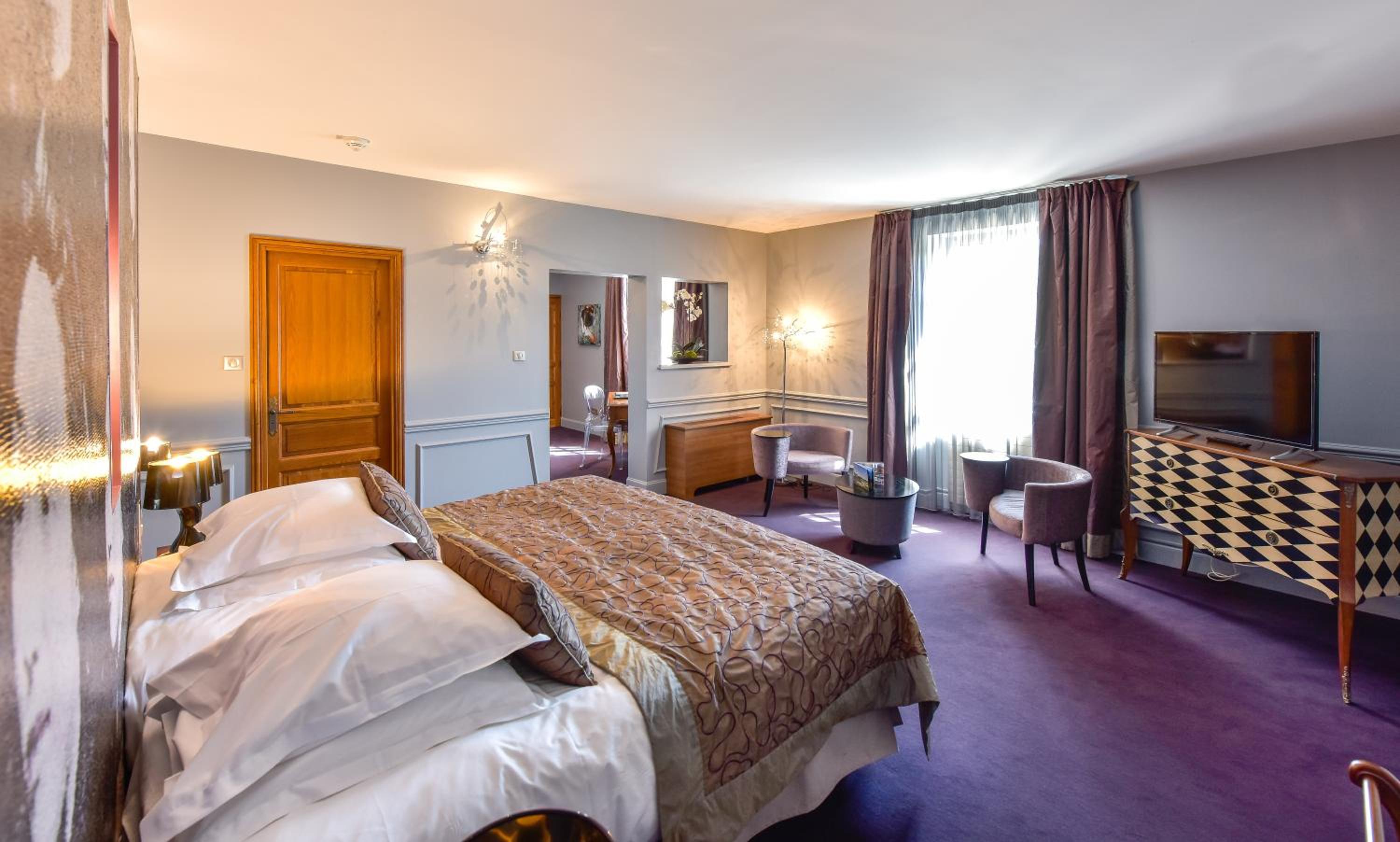 Deluxe Suite - Photo 9