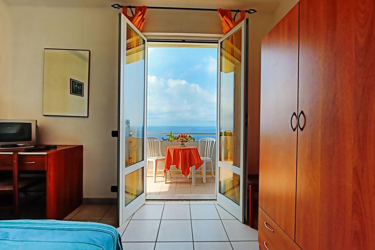Standard Single Room with Sea View