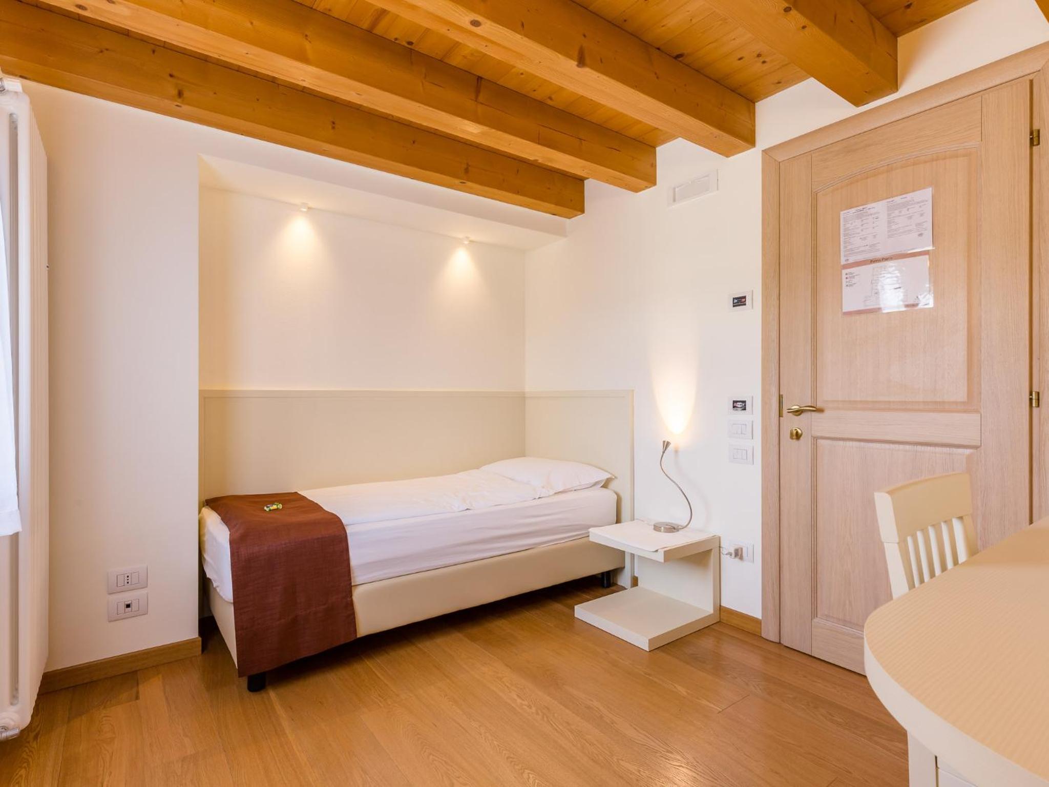Single Room with Private Bathroom photo 1