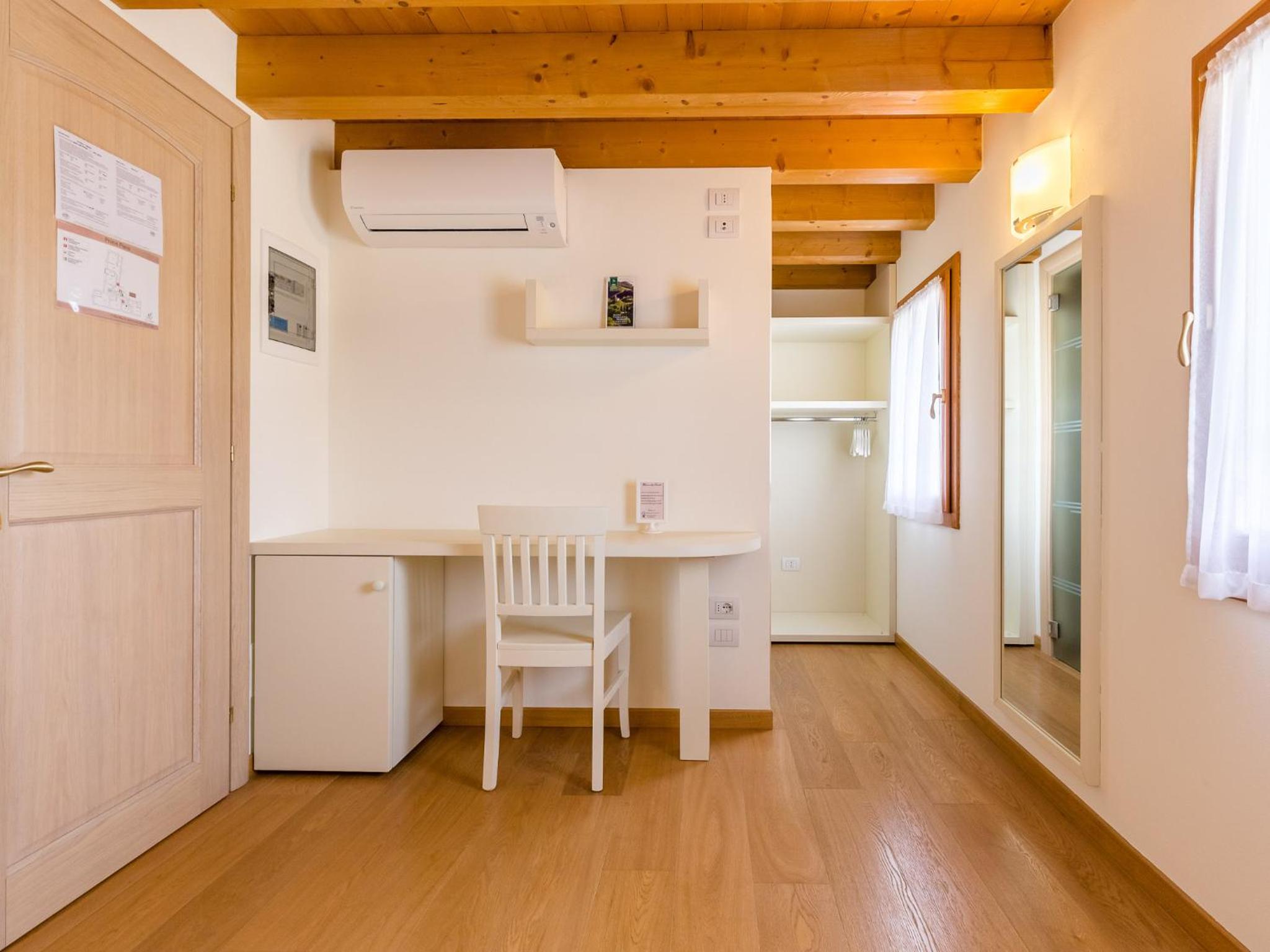 Single Room with Private Bathroom photo 3