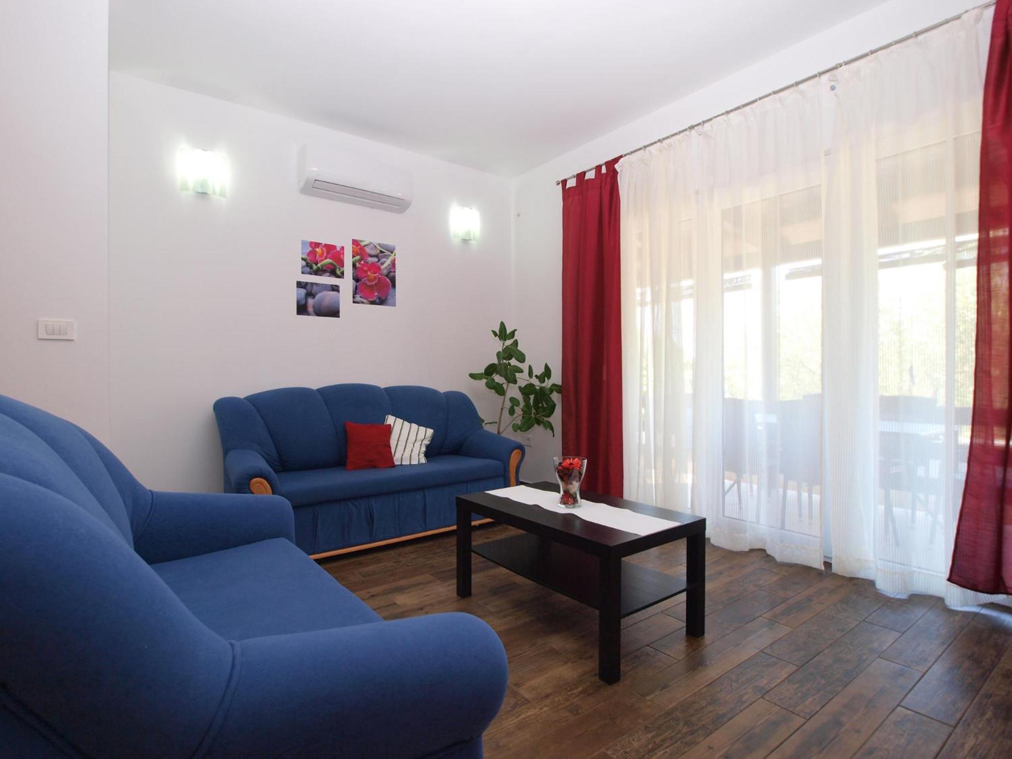 Apartment photo 2