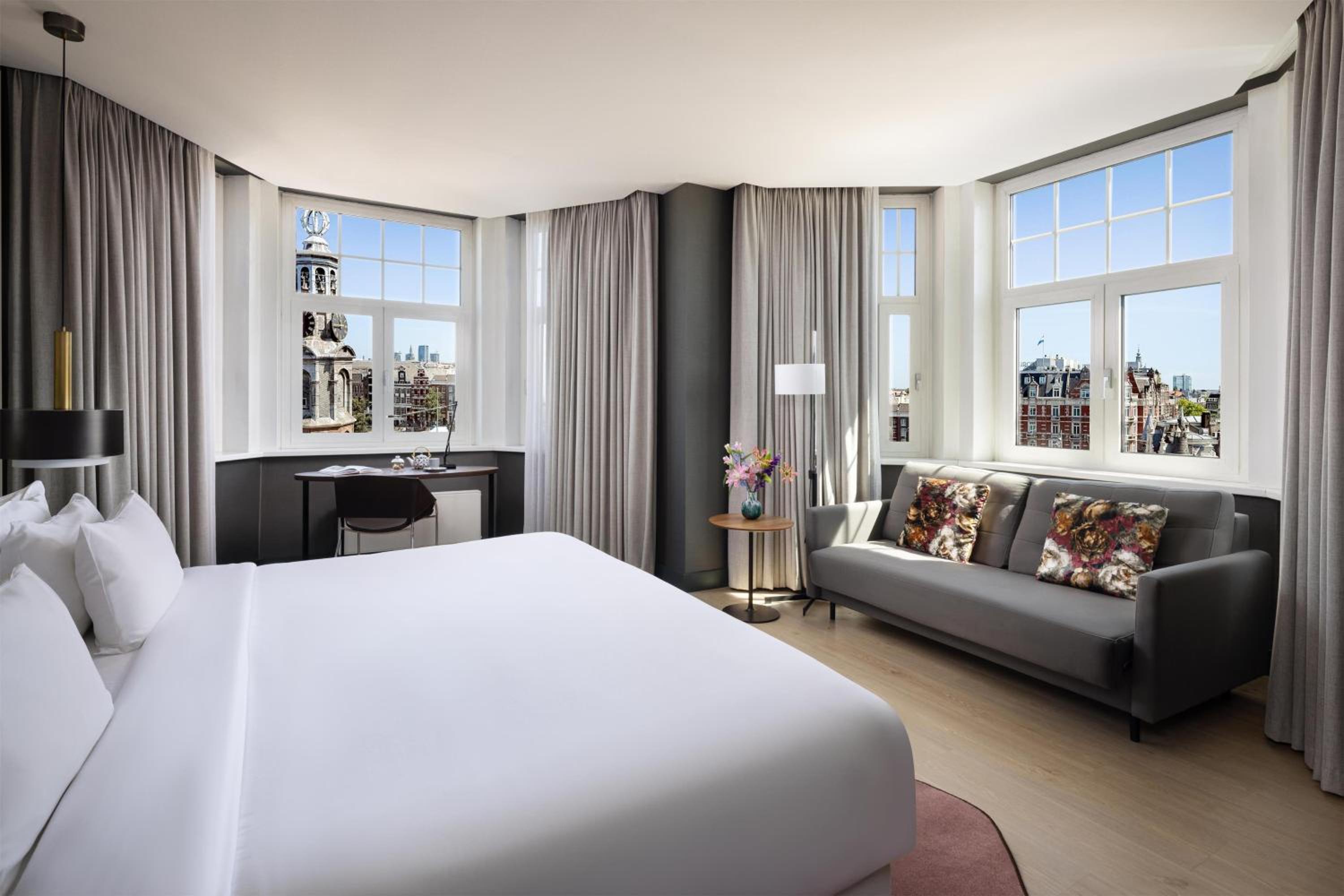 Junior View Suite with Balcony photo 3
