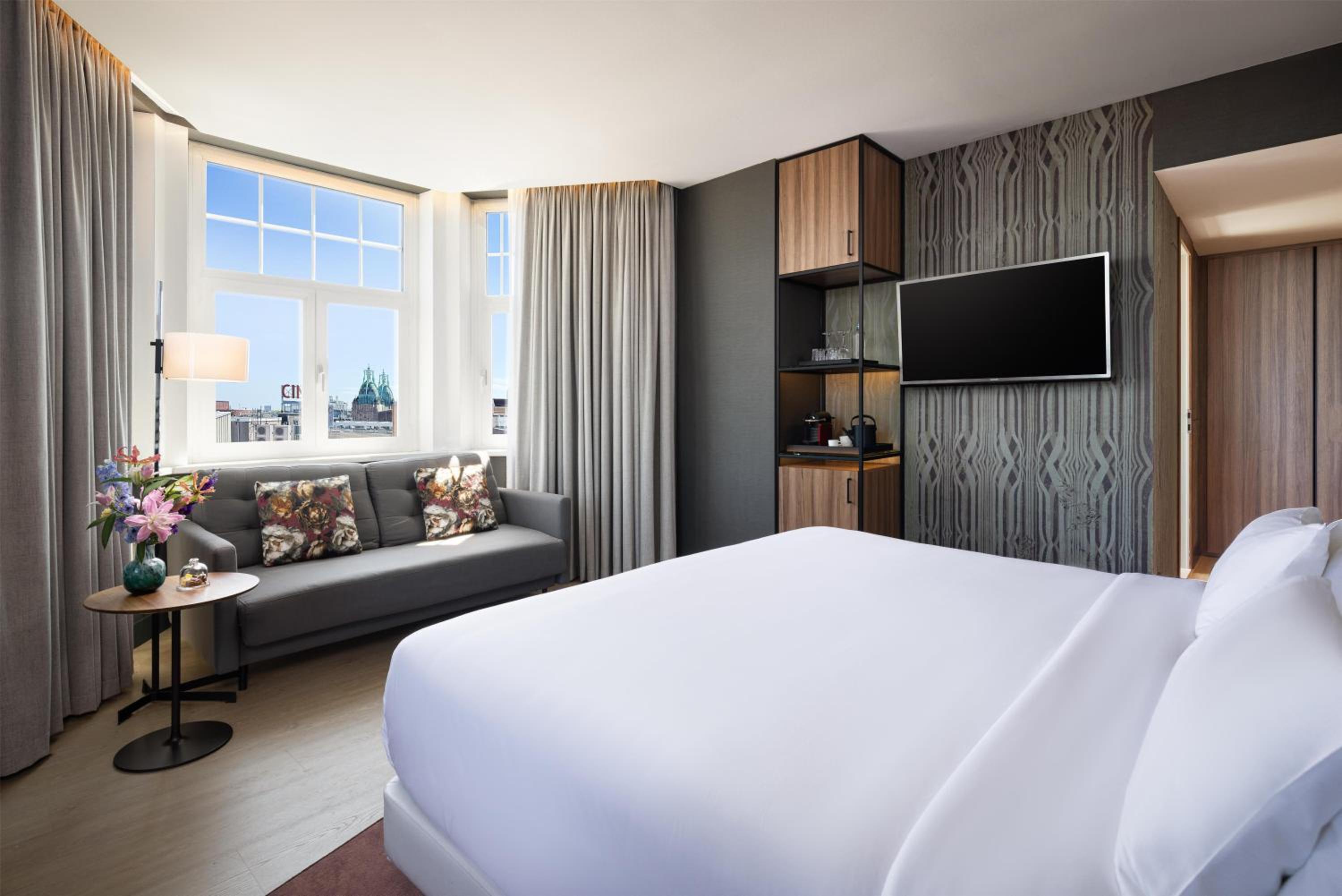 Junior View Suite with Balcony photo 1
