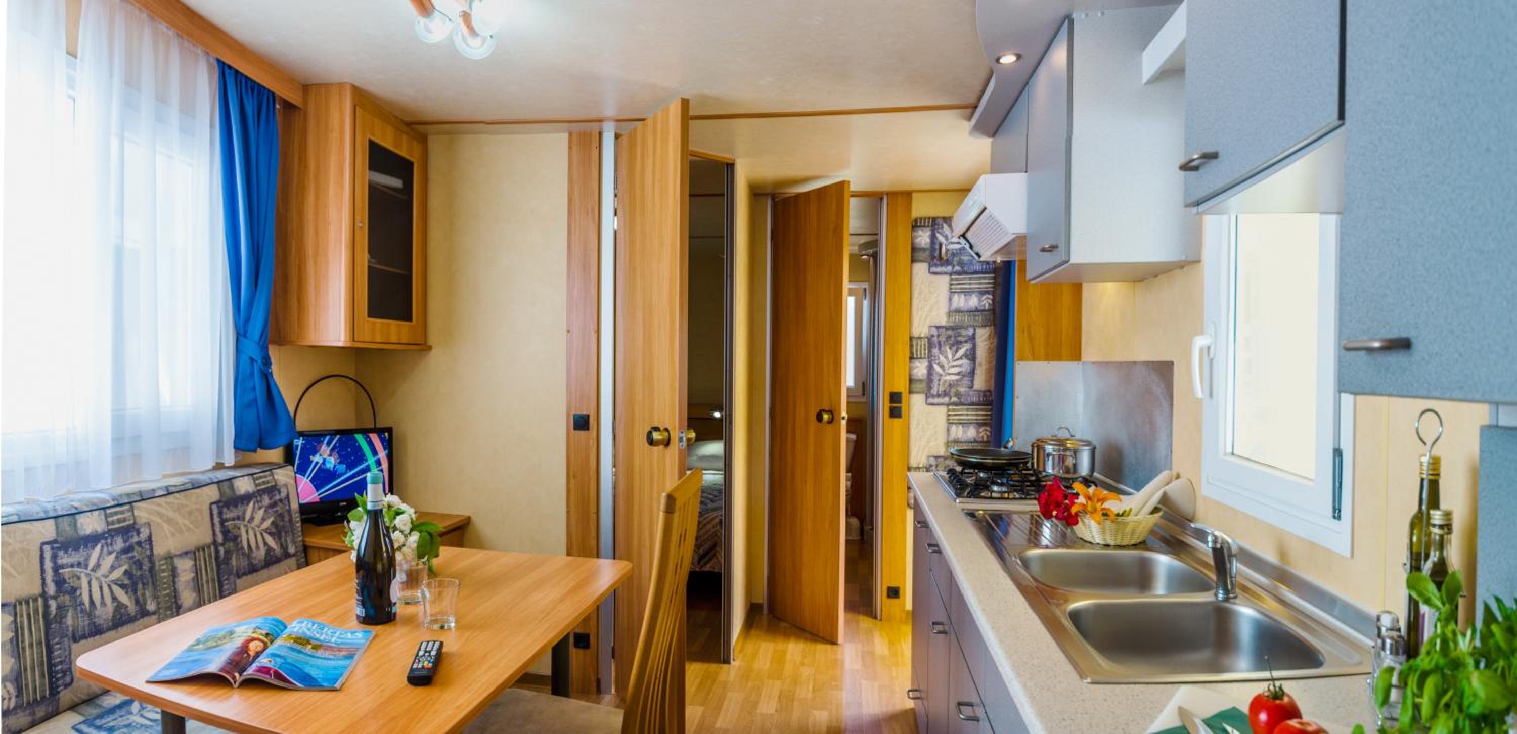 Standard Mobile Home ( 4 Adults) photo 3