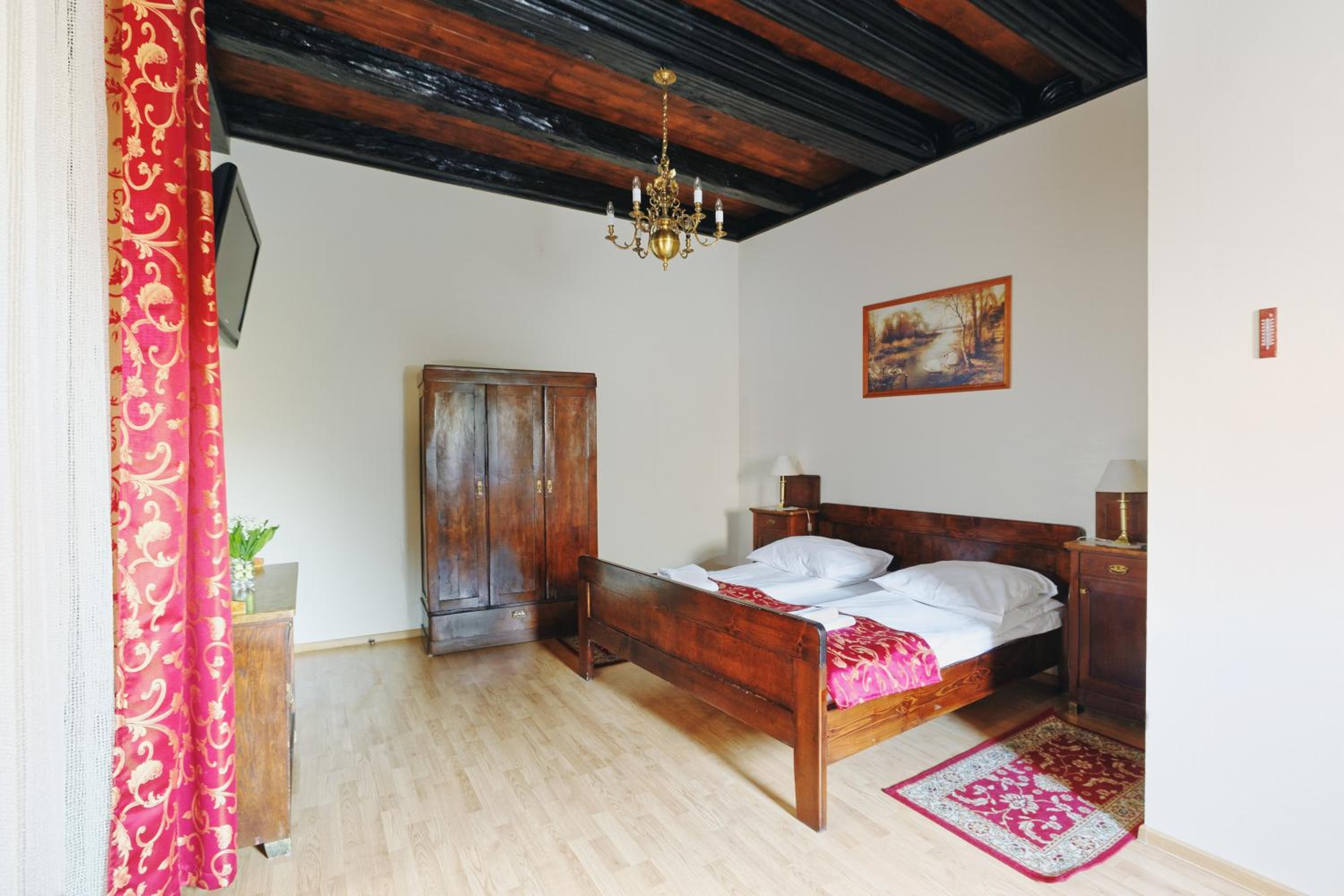 Double or Twin Room - Photo 9