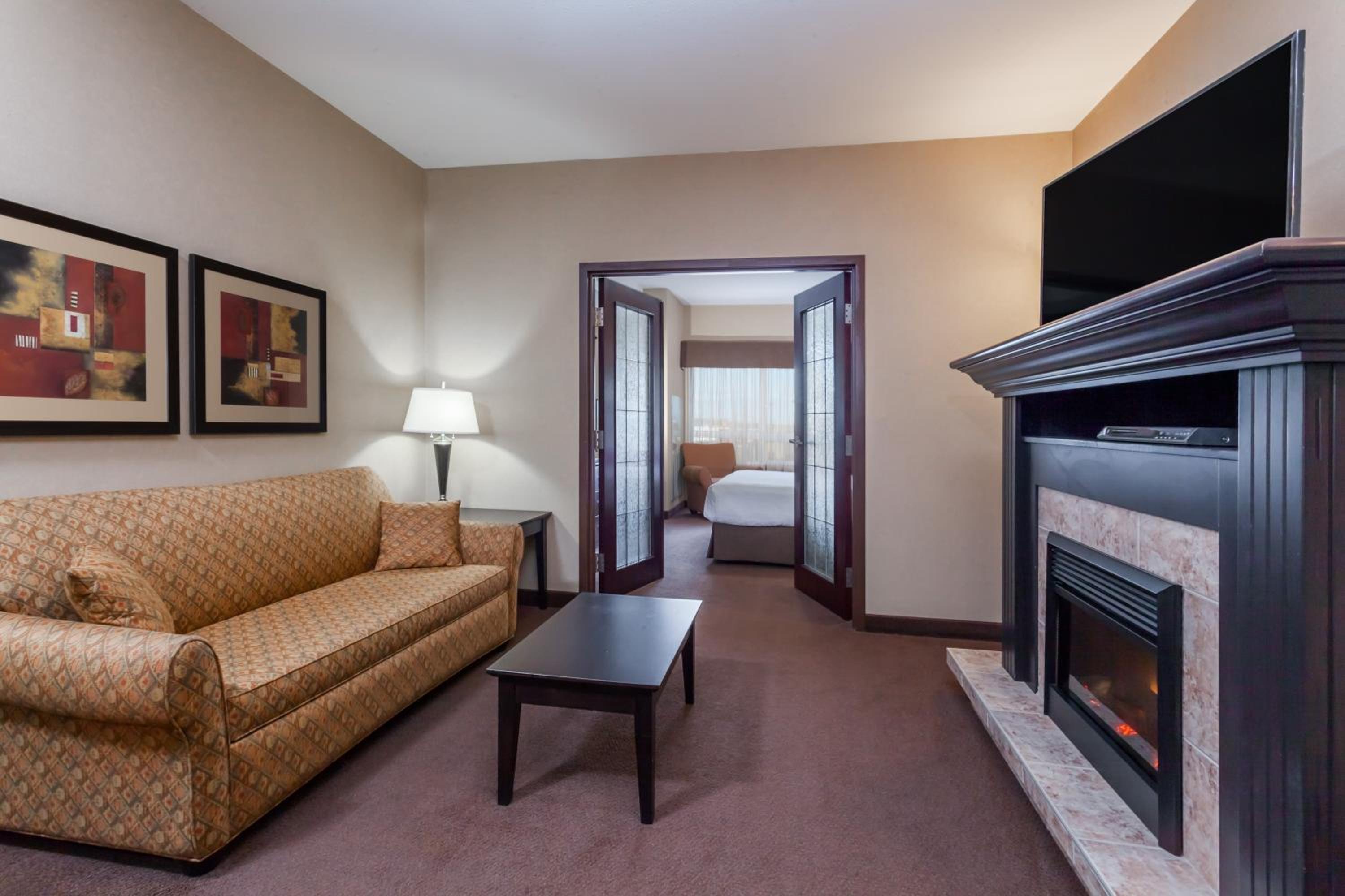 King Suite with Sofa-Bed - Photo 5