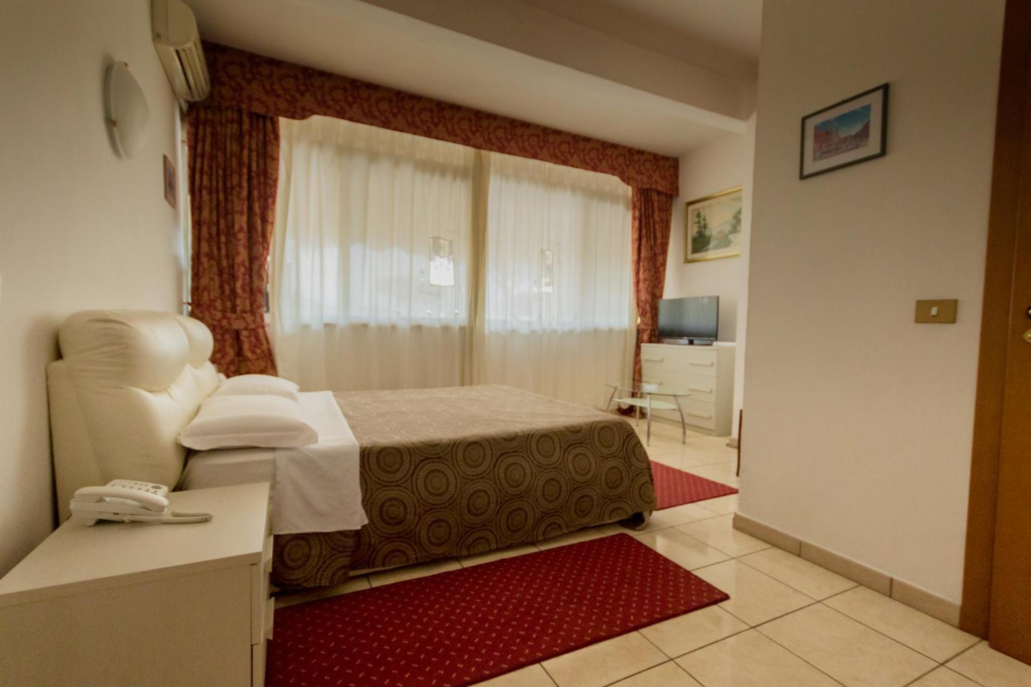 Double or Twin Room - Photo 6