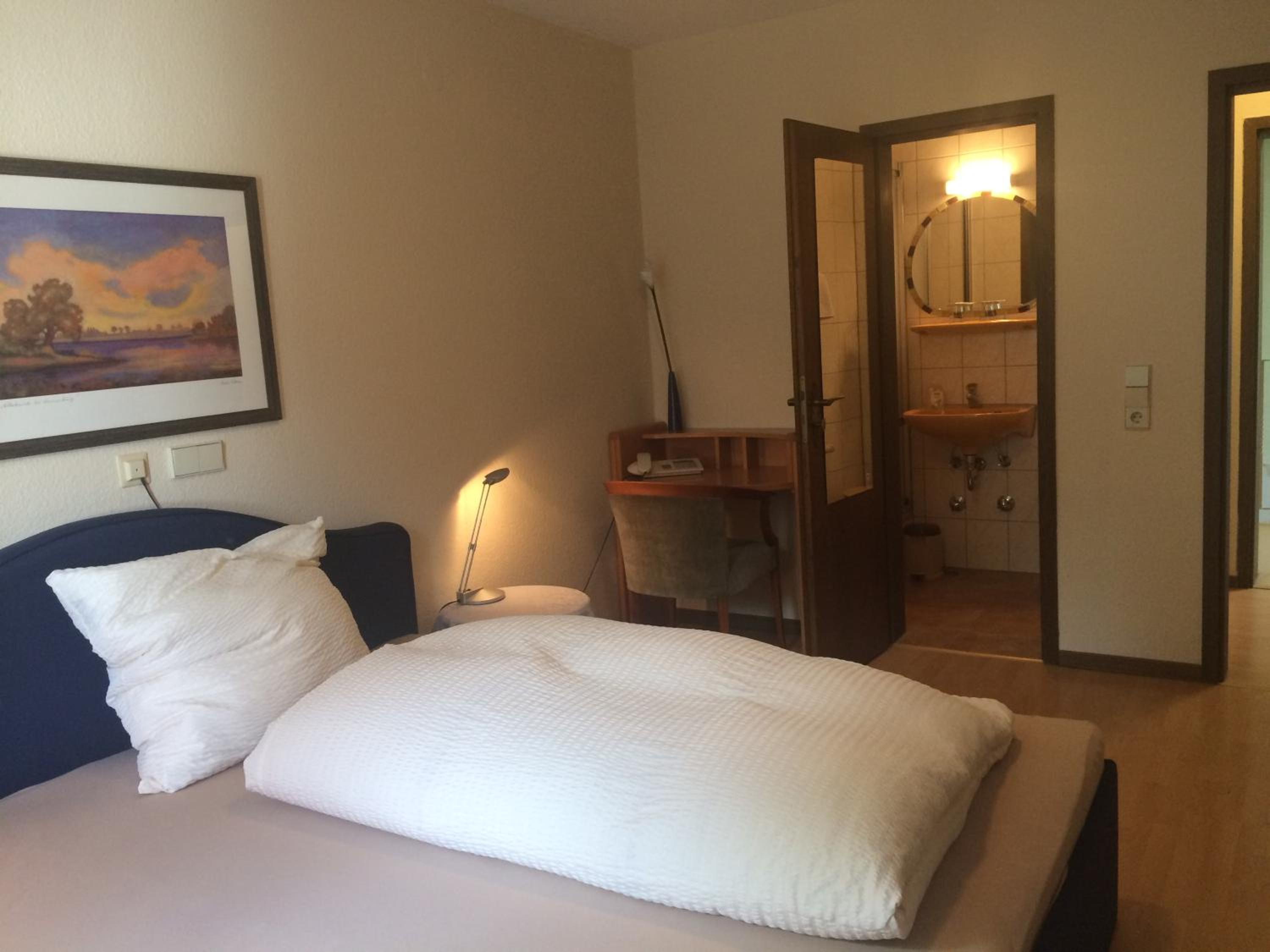 Standard Single Room with Shower photo 2