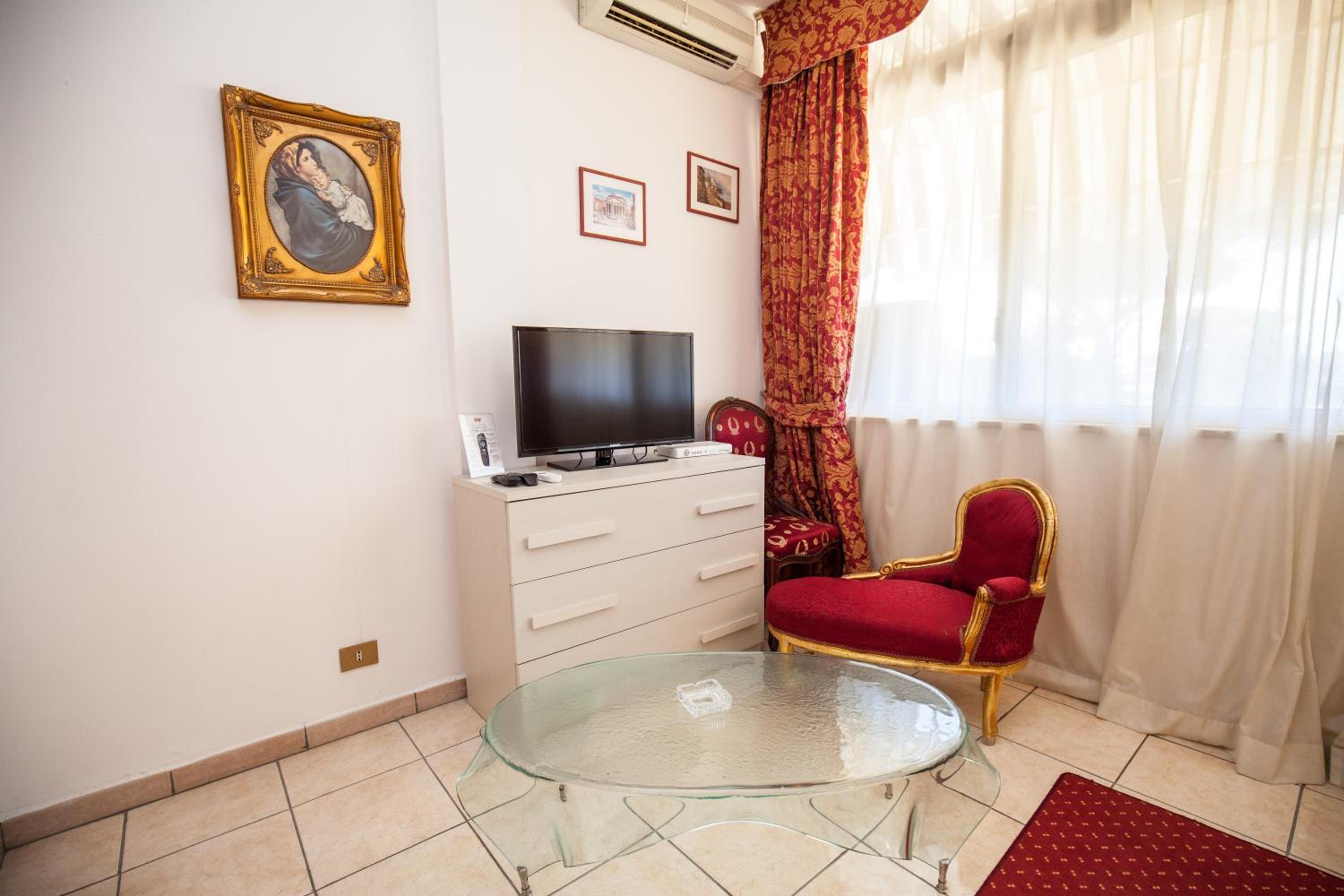 Double or Twin Room - Photo 8