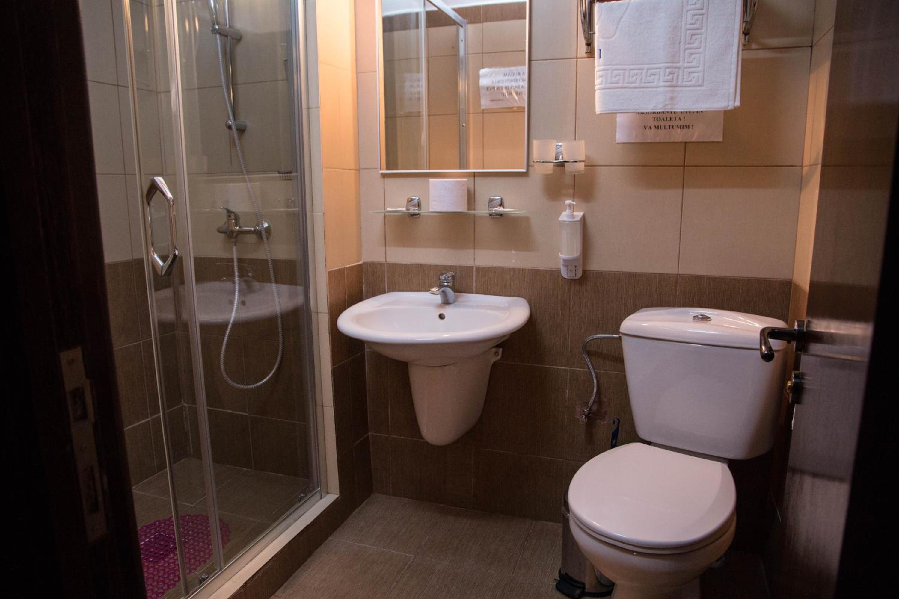 Double Room - Photo 2