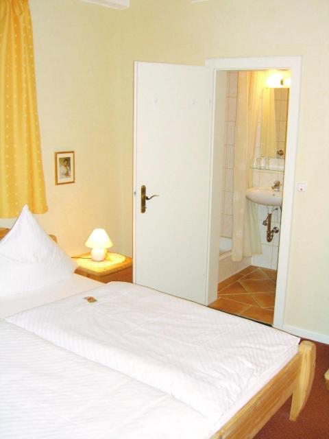 Single Room photo 3