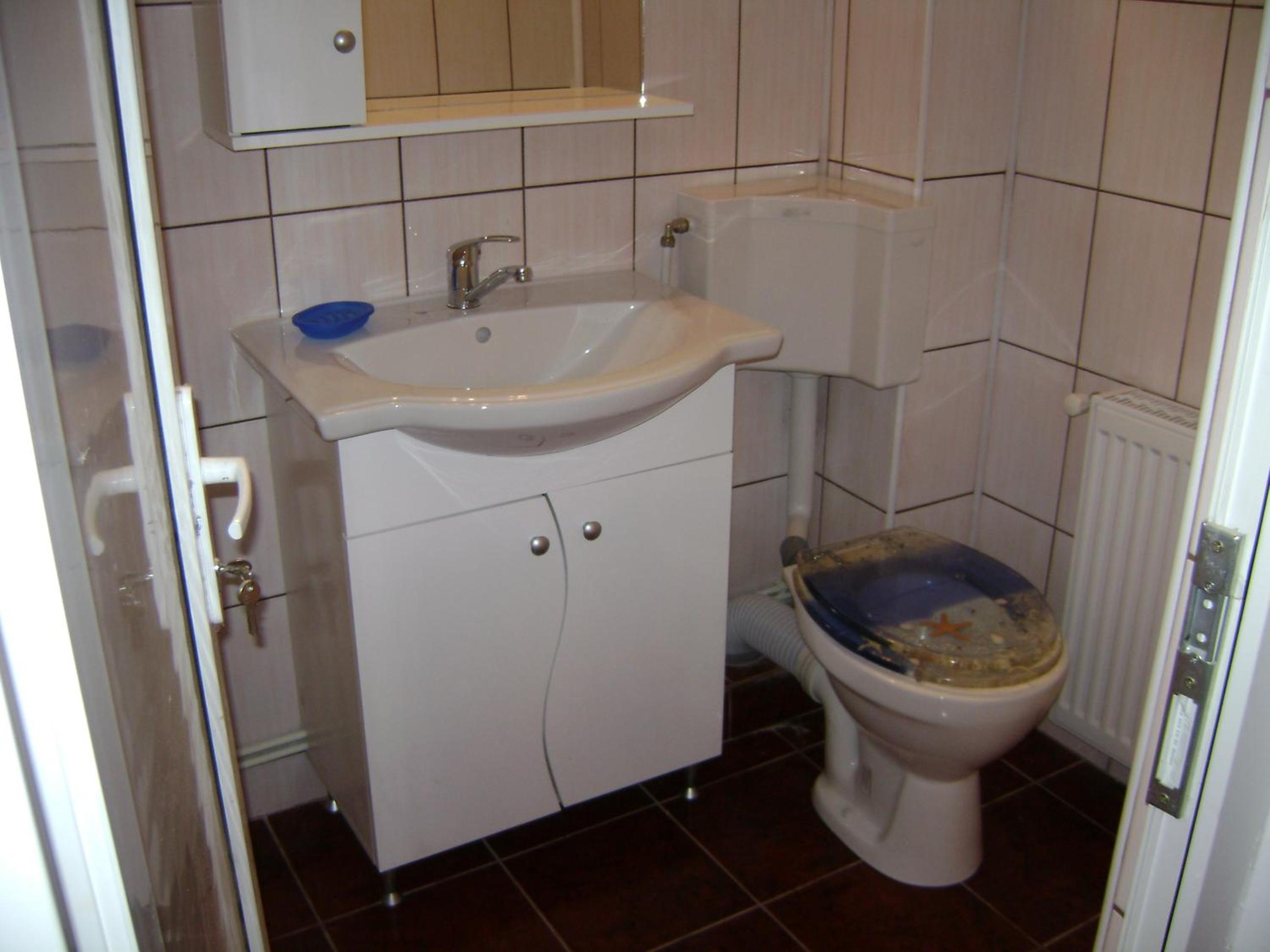 Deluxe Double Room with Shower - Photo 4