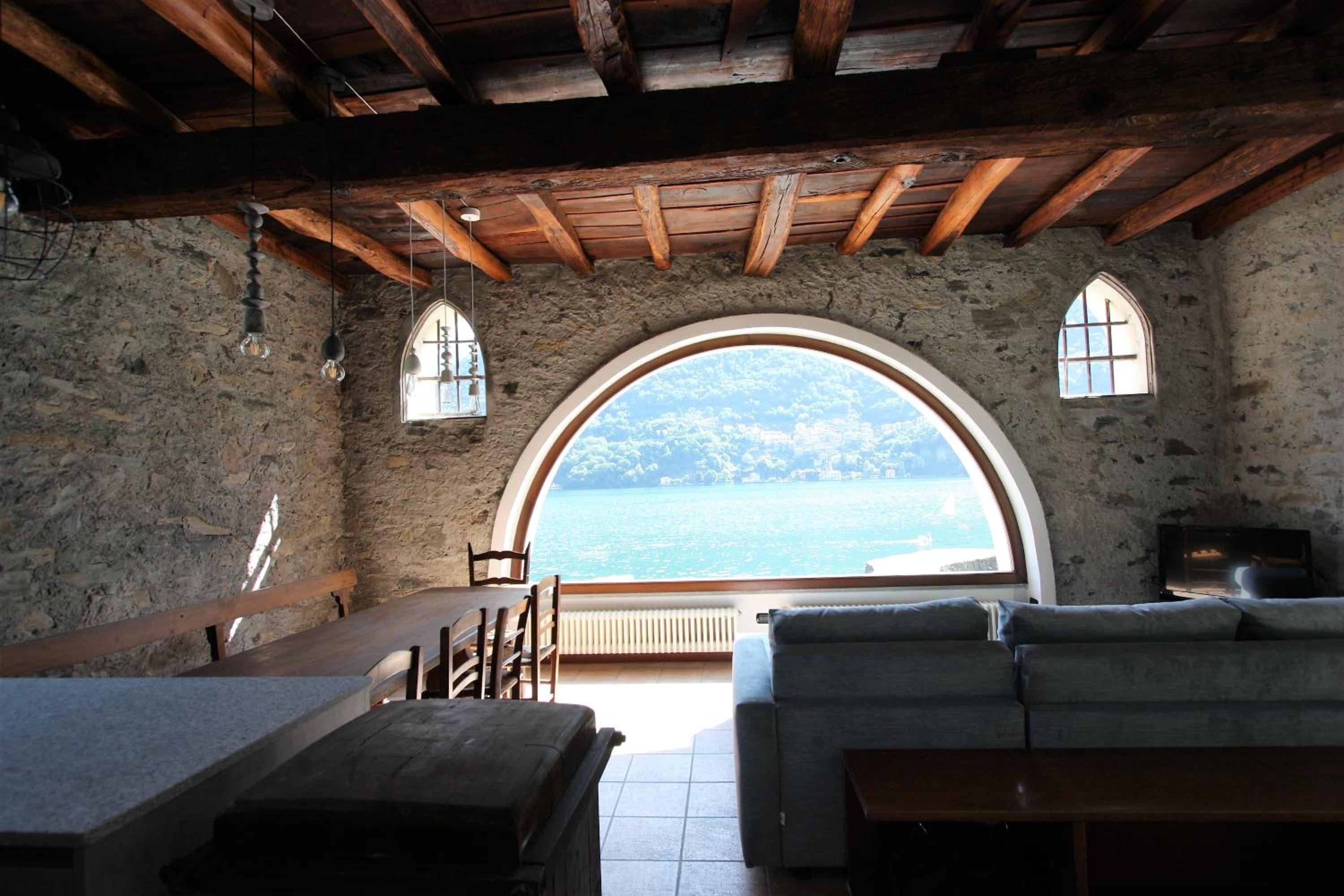 Apartment with Lake View